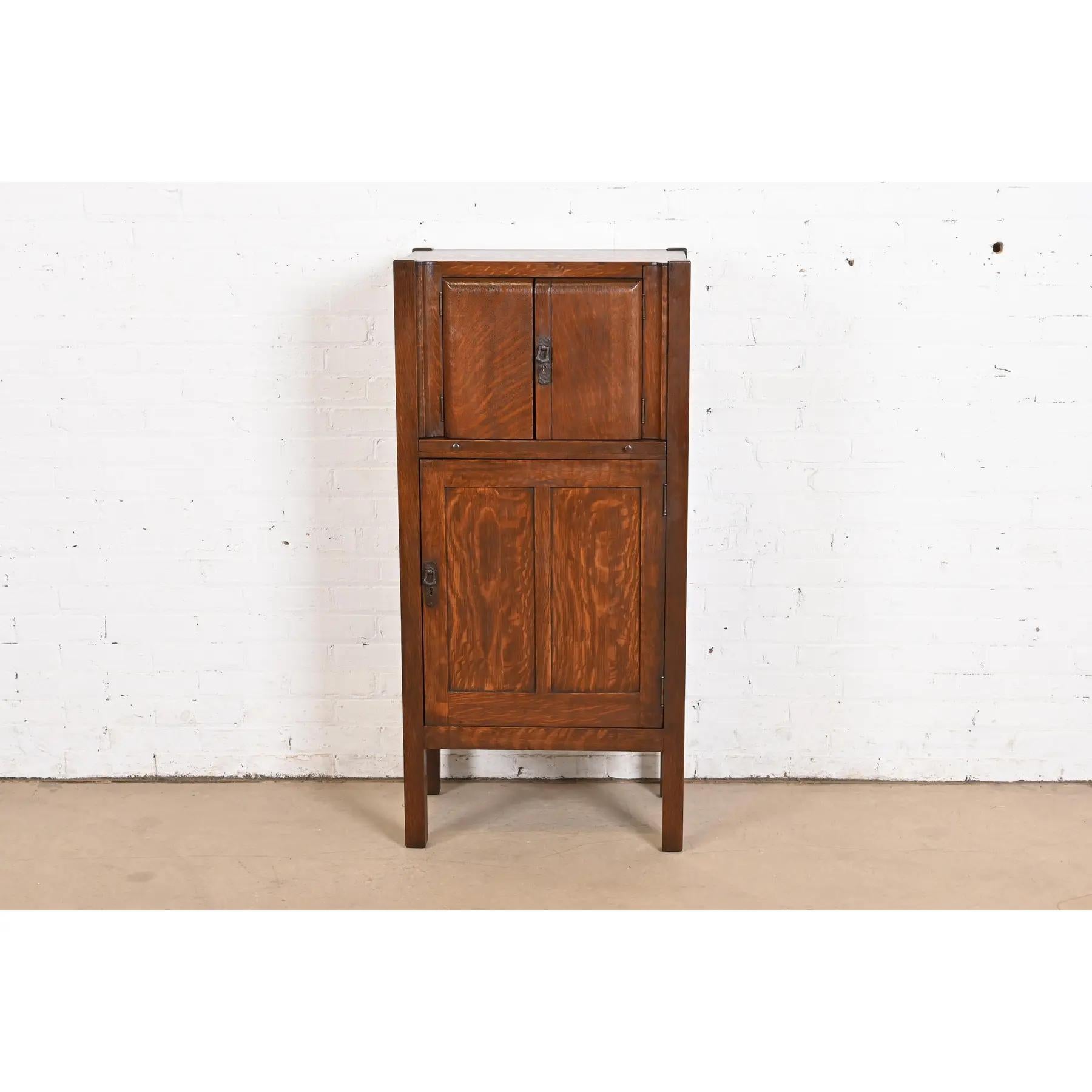 Lifetime Furniture Antiguo Mission Oak Arts & Crafts Cellarette o mueble bar Artes y manualidades en venta