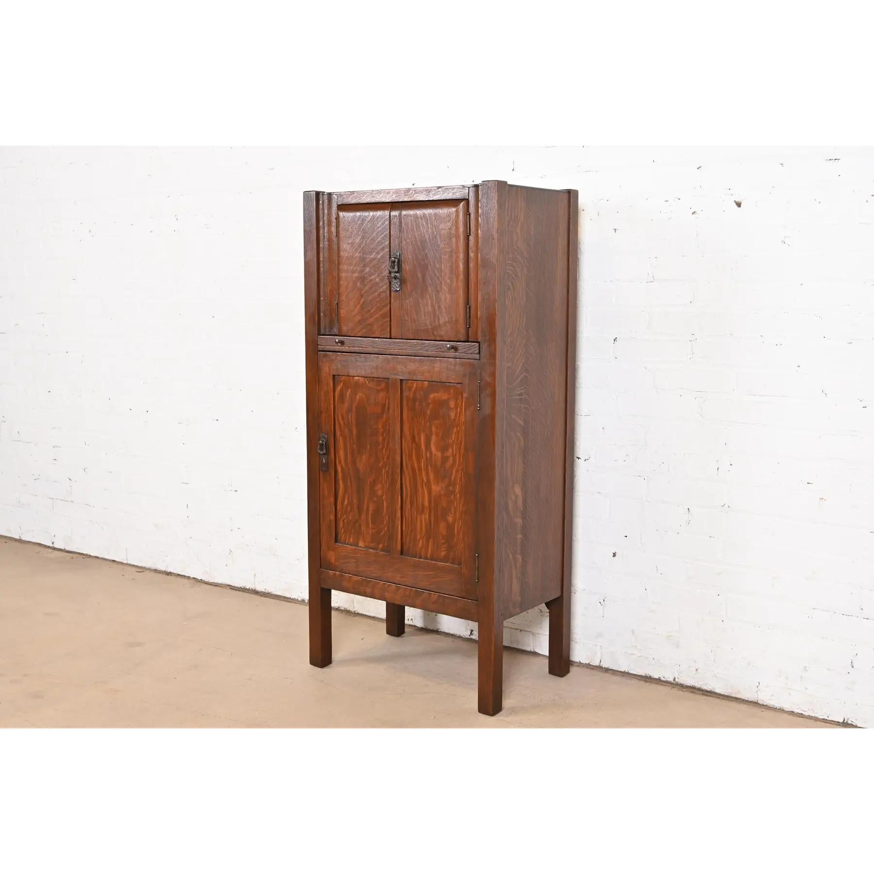 Lifetime Furniture Antiguo Mission Oak Arts & Crafts Cellarette o mueble bar Estadounidense en venta