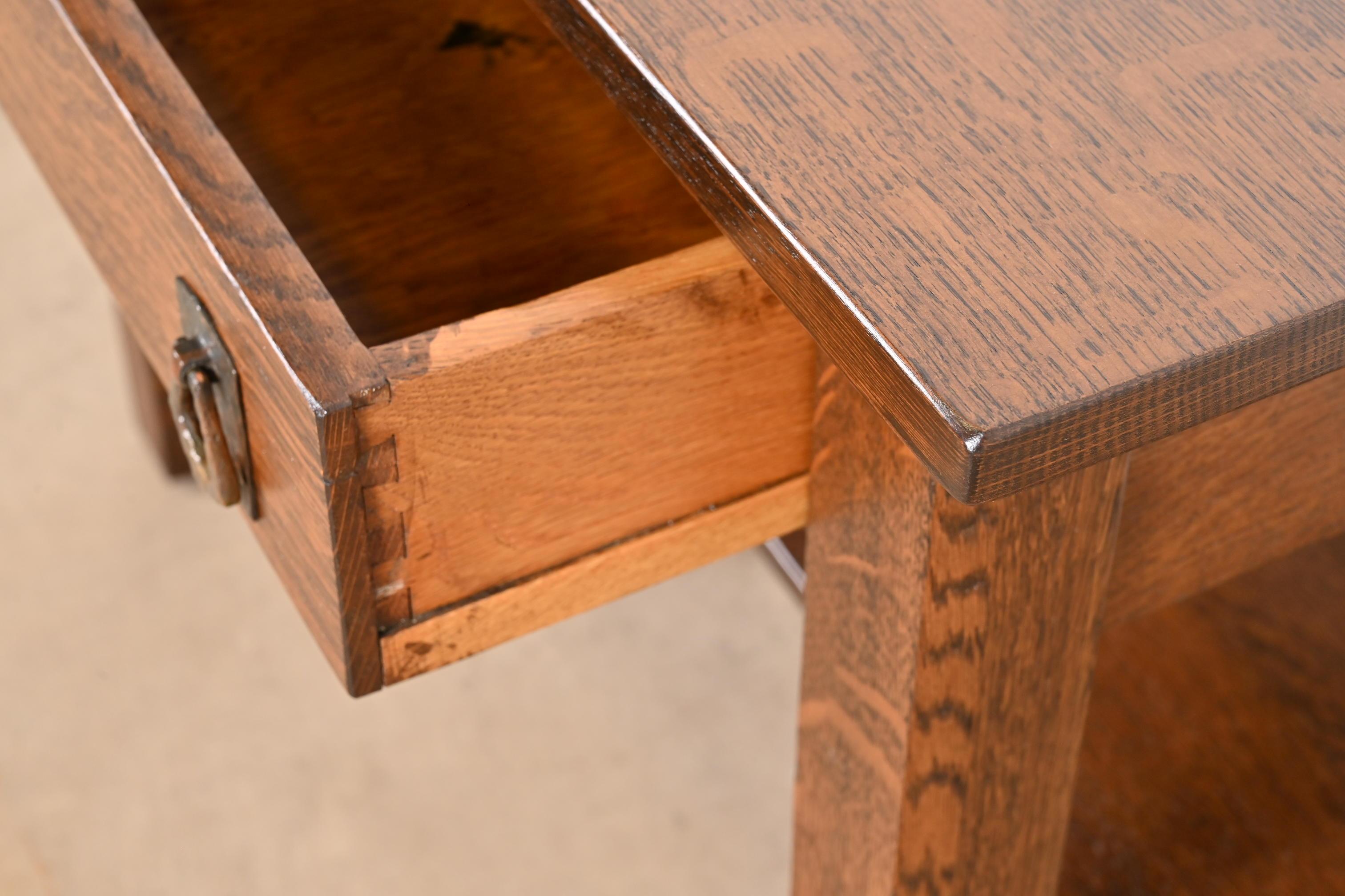 Lifetime Furniture Escritorio o mesa de biblioteca antiguos Mission Oak Arts & Crafts Cobre en venta