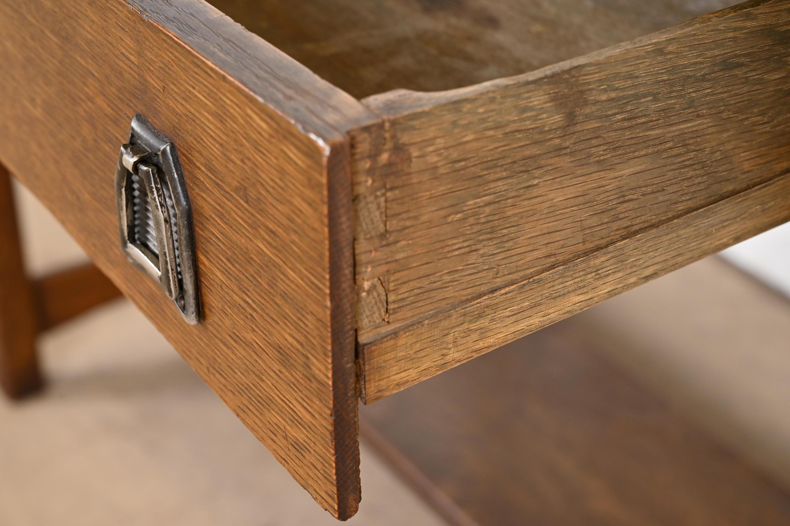 Antiker Missions-Schreibtisch oder Bibliothekstisch aus Eiche im Arts and Crafts-Stil, zeitgenössische Möbel im Angebot 1