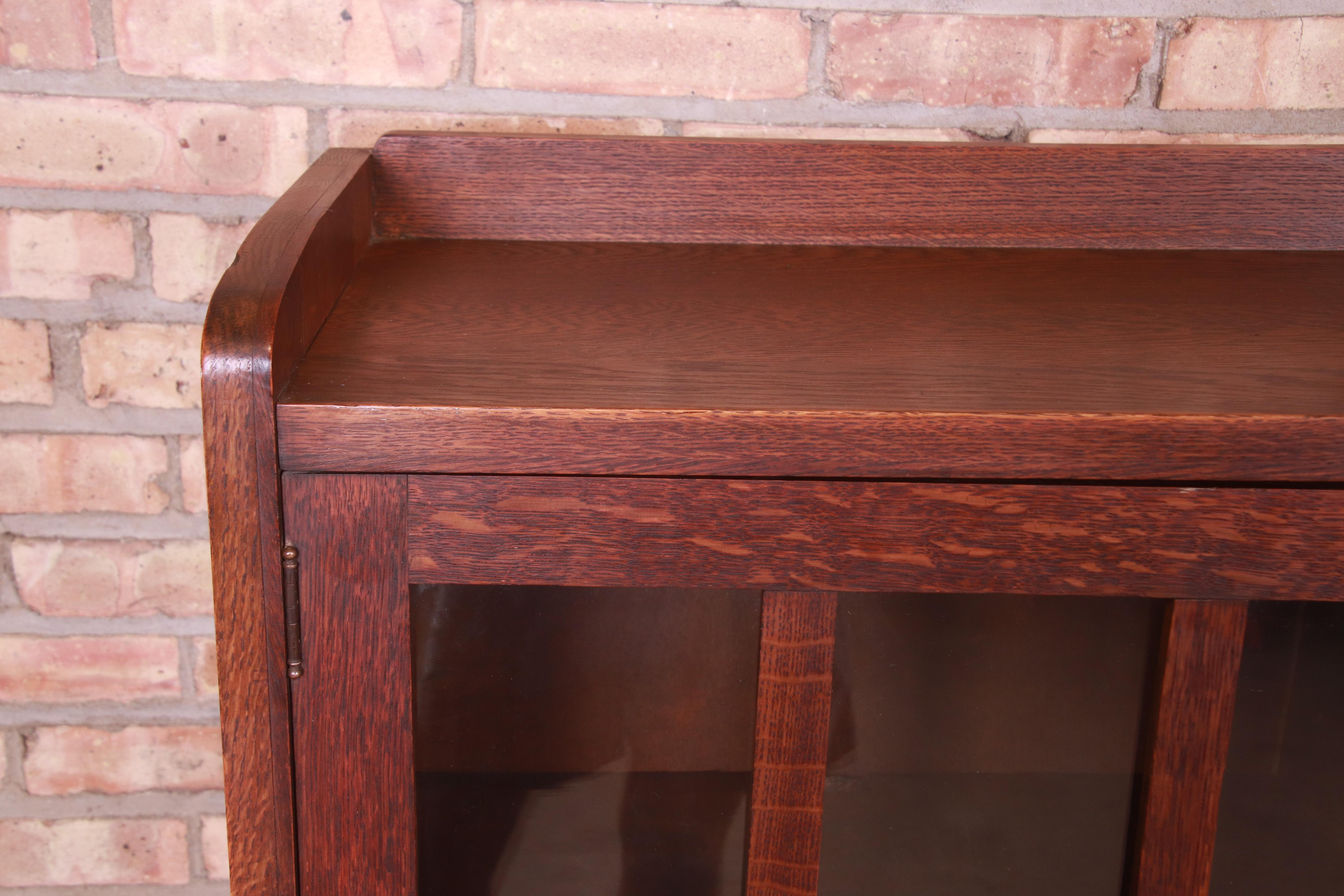 Lifetime Furniture Antique Mission Oak Arts & Crafts Double Bookcase, Circa 1900 In Good Condition In South Bend, IN