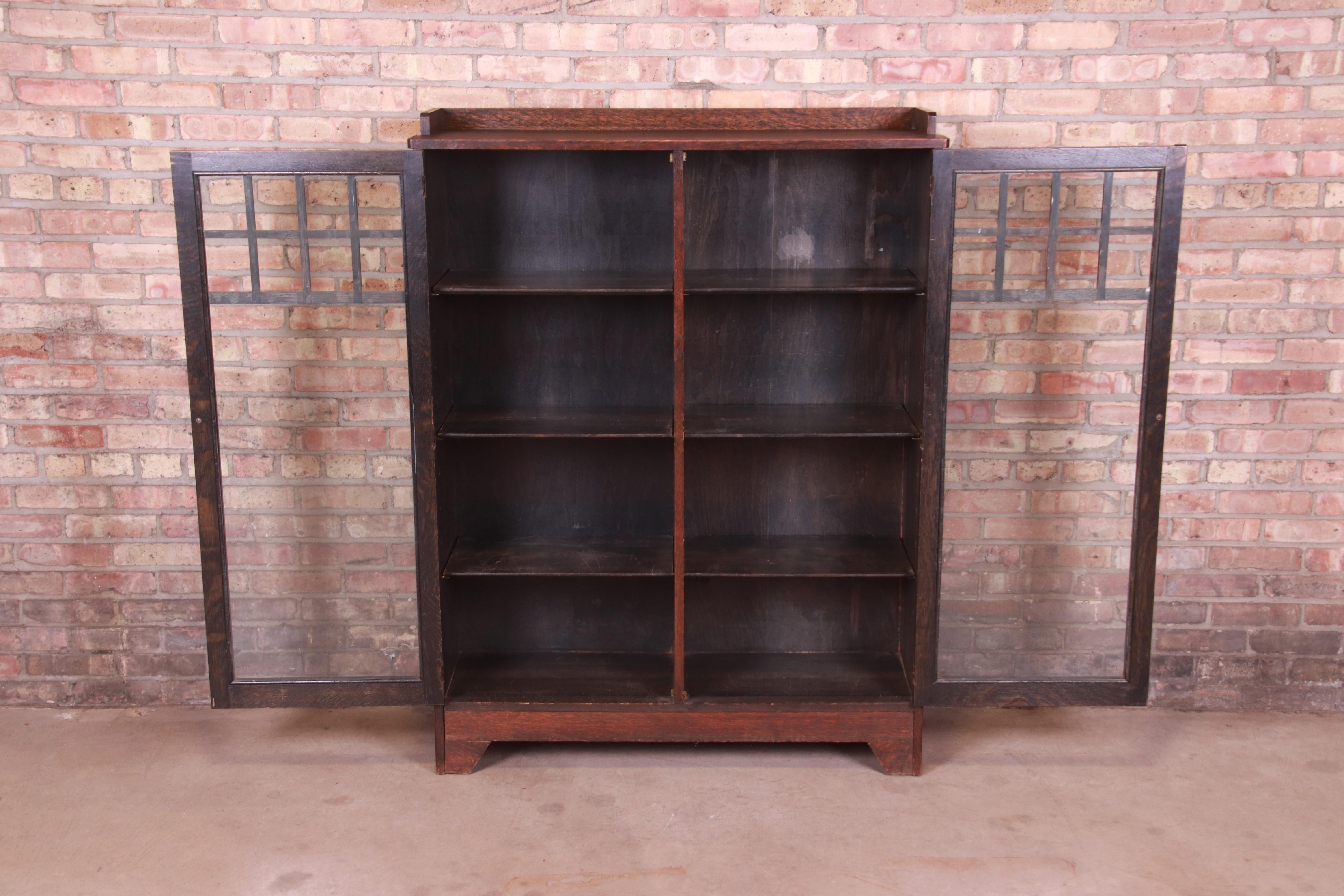 Lifetime Furniture Antique Mission Oak Arts & Crafts Double Bookcase, Circa 1900 In Good Condition In South Bend, IN