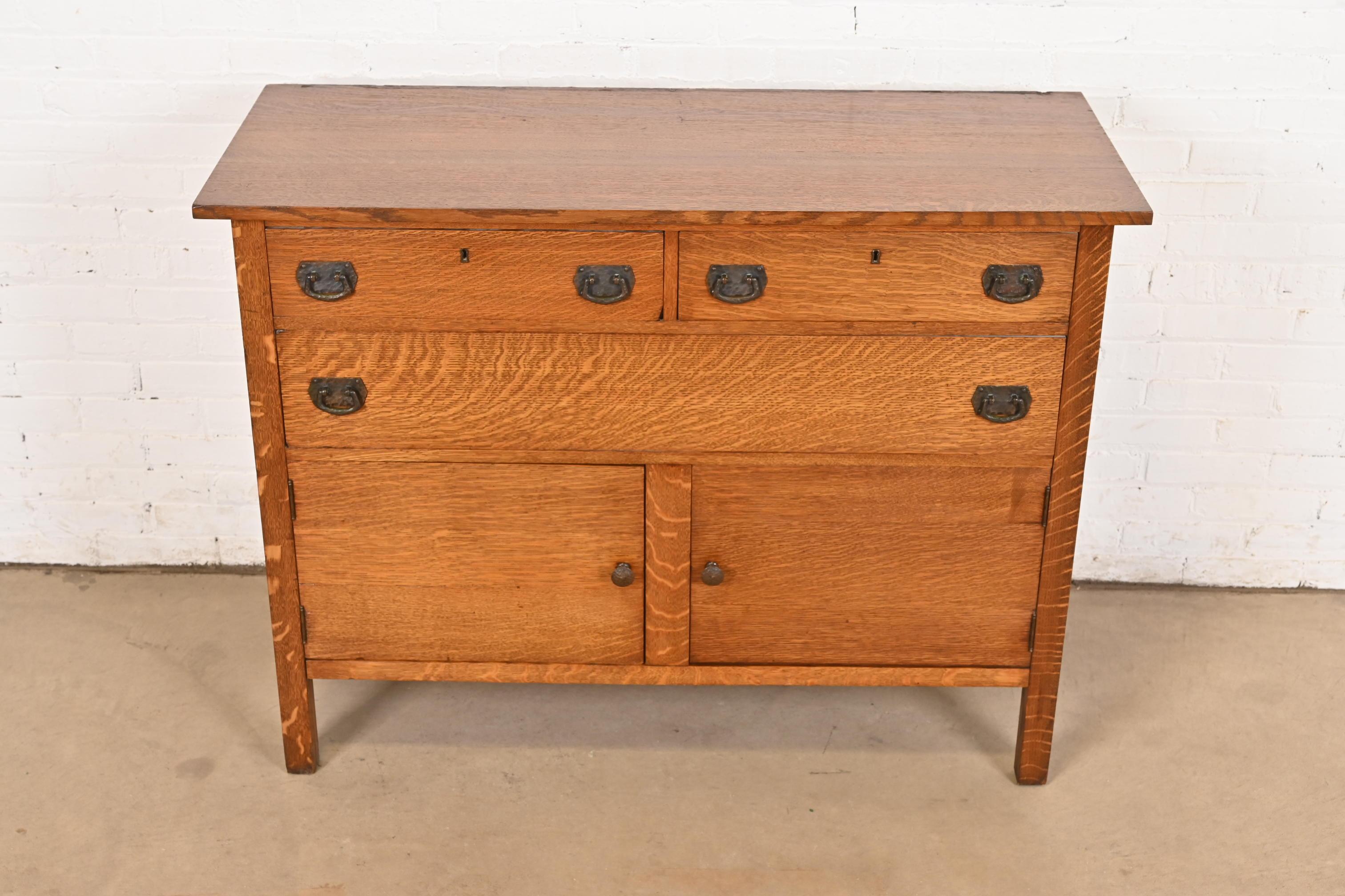 Antikes, lebenslanges Möbel-Sideboard/Buffet aus Eiche im Missionsstil, Arts and Crafts im Zustand „Gut“ im Angebot in South Bend, IN