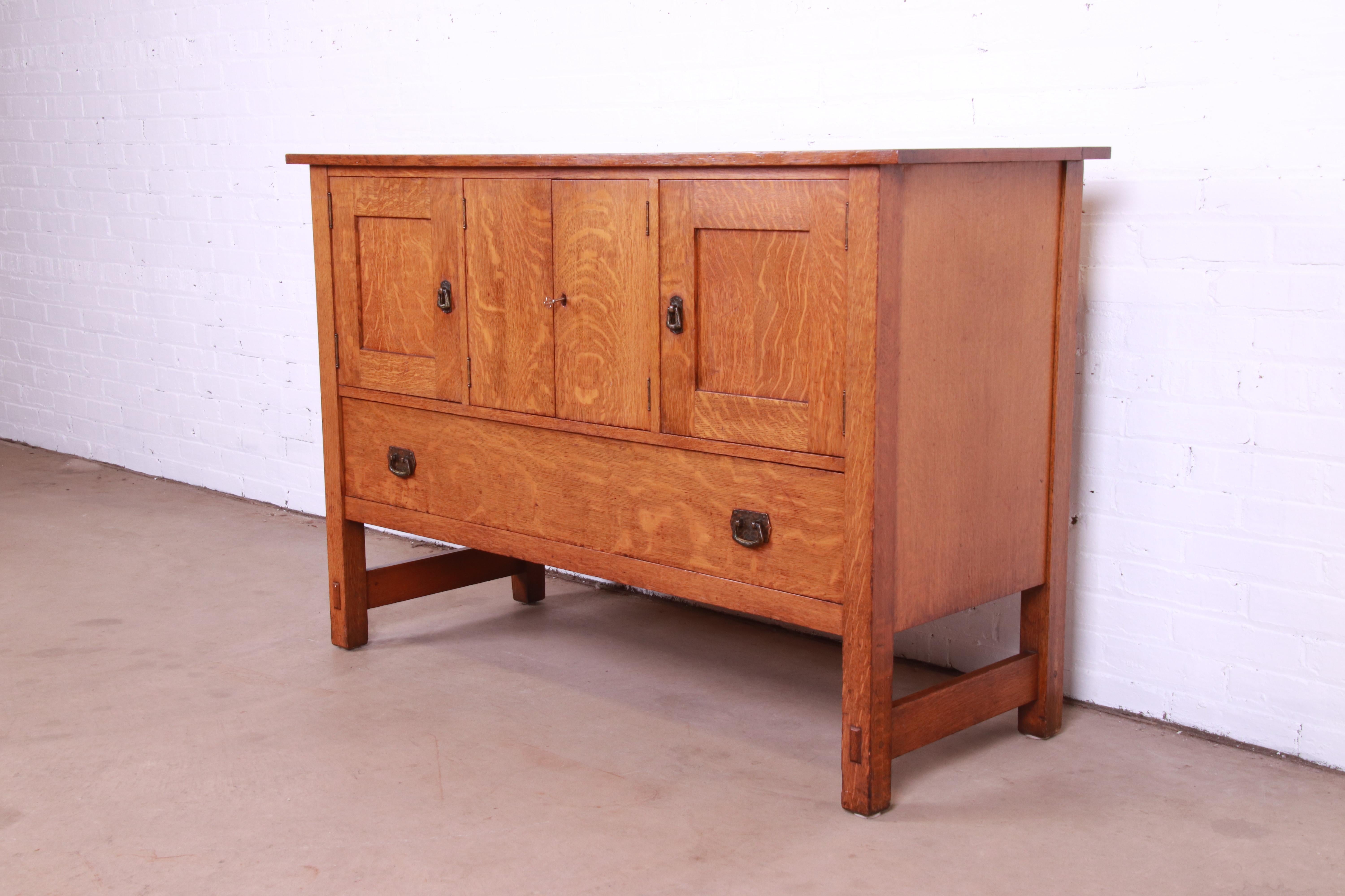 A gorgeous antique Mission oak Arts & Crafts sideboard, credenza, or bar cabinet

By Lifetime Furniture

USA, Circa 1900

Quarter sawn oak, with original hammered copper hardware.

Measures: 54