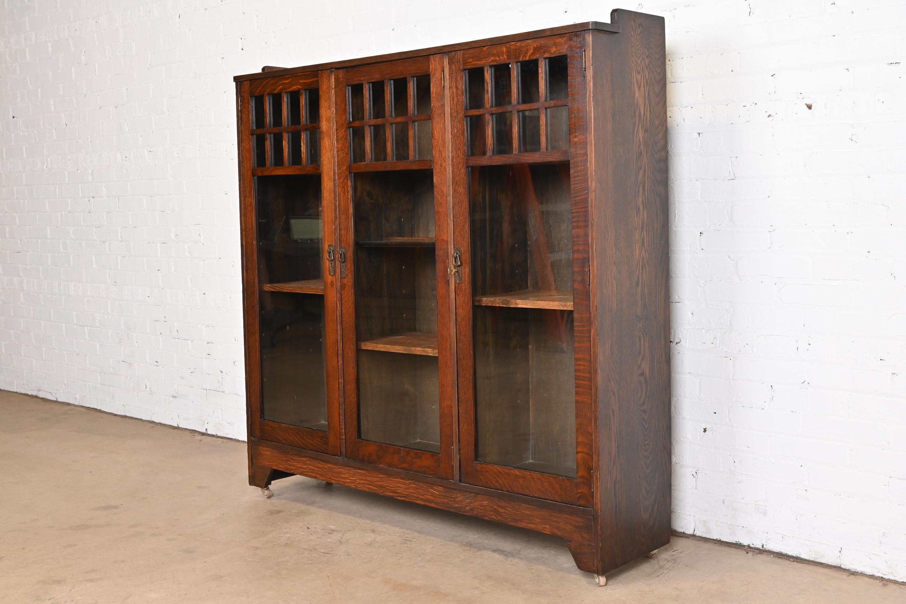 Lifetime Mission Oak Arts and Crafts Triple Bookcase, Circa 1900 In Good Condition In South Bend, IN