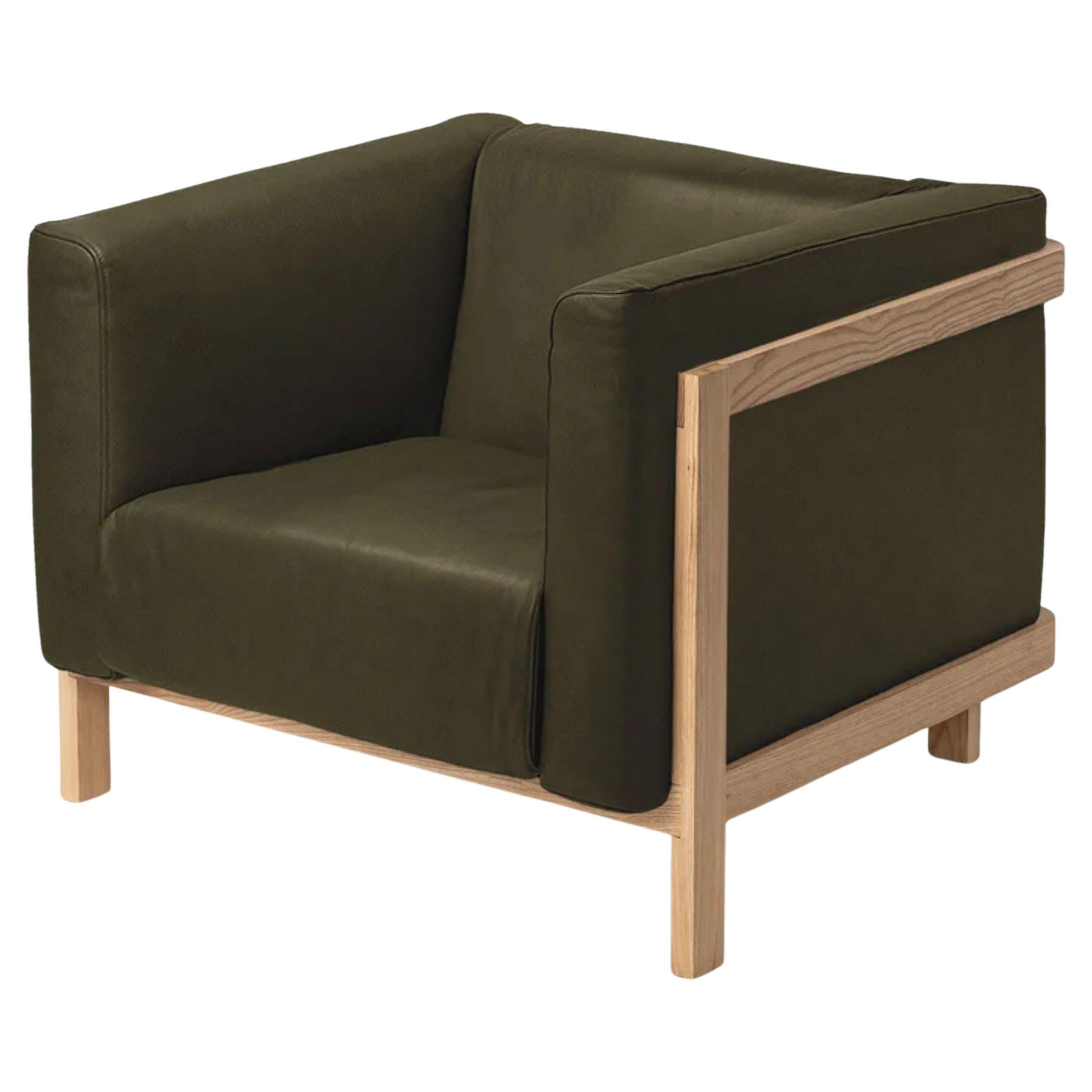 LIFT – Minimalist Lounge Chair in Solid Ash Wood and Bosco Leather Seat