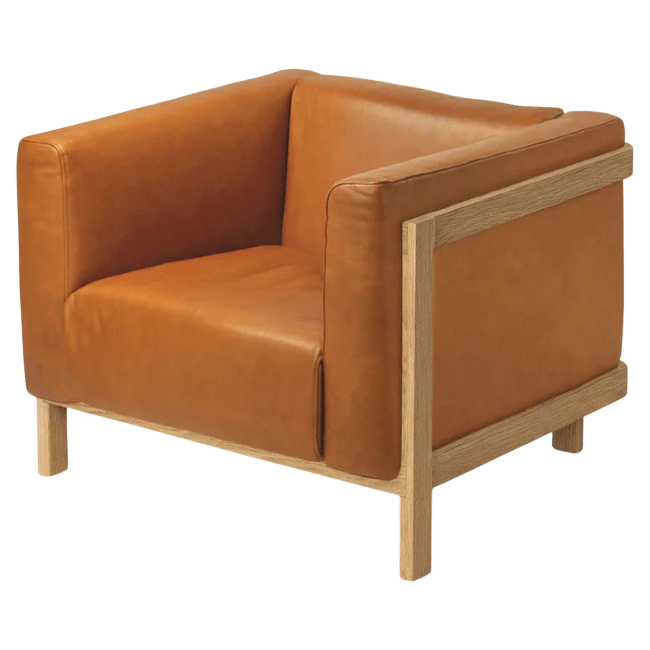 LIFT – Minimalist Lounge Chair in Solid Oak Wood and Camel Leather Seat