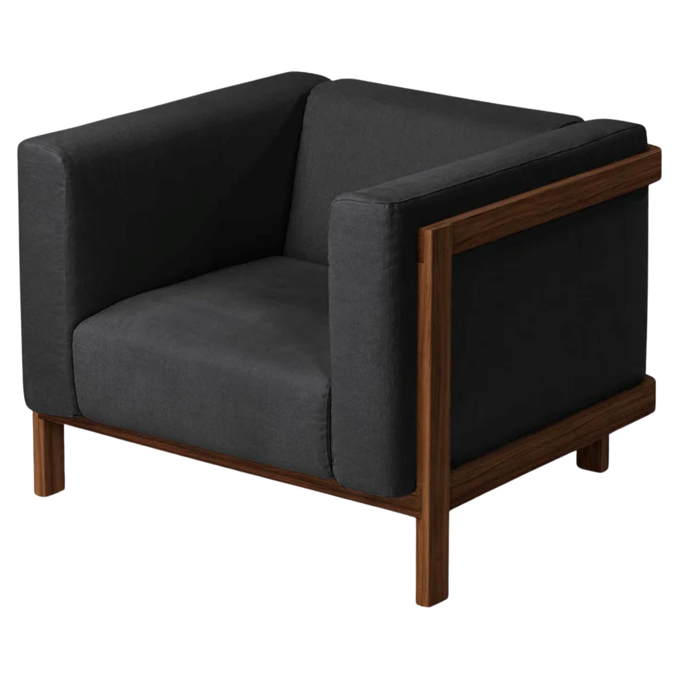 LIFT – Minimalist Lounge Chair in Solid Walnut Wood and Anthracite Fabric Seat