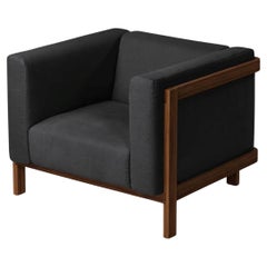 LIFT – Minimalist Lounge Chair in Solid Walnut Wood and Anthracite Fabric Seat