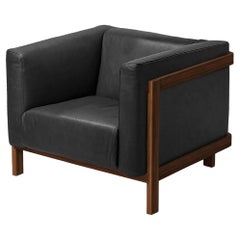 LIFT – Minimalist Lounge Chair in Solid Walnut Wood and Black Leather Seat