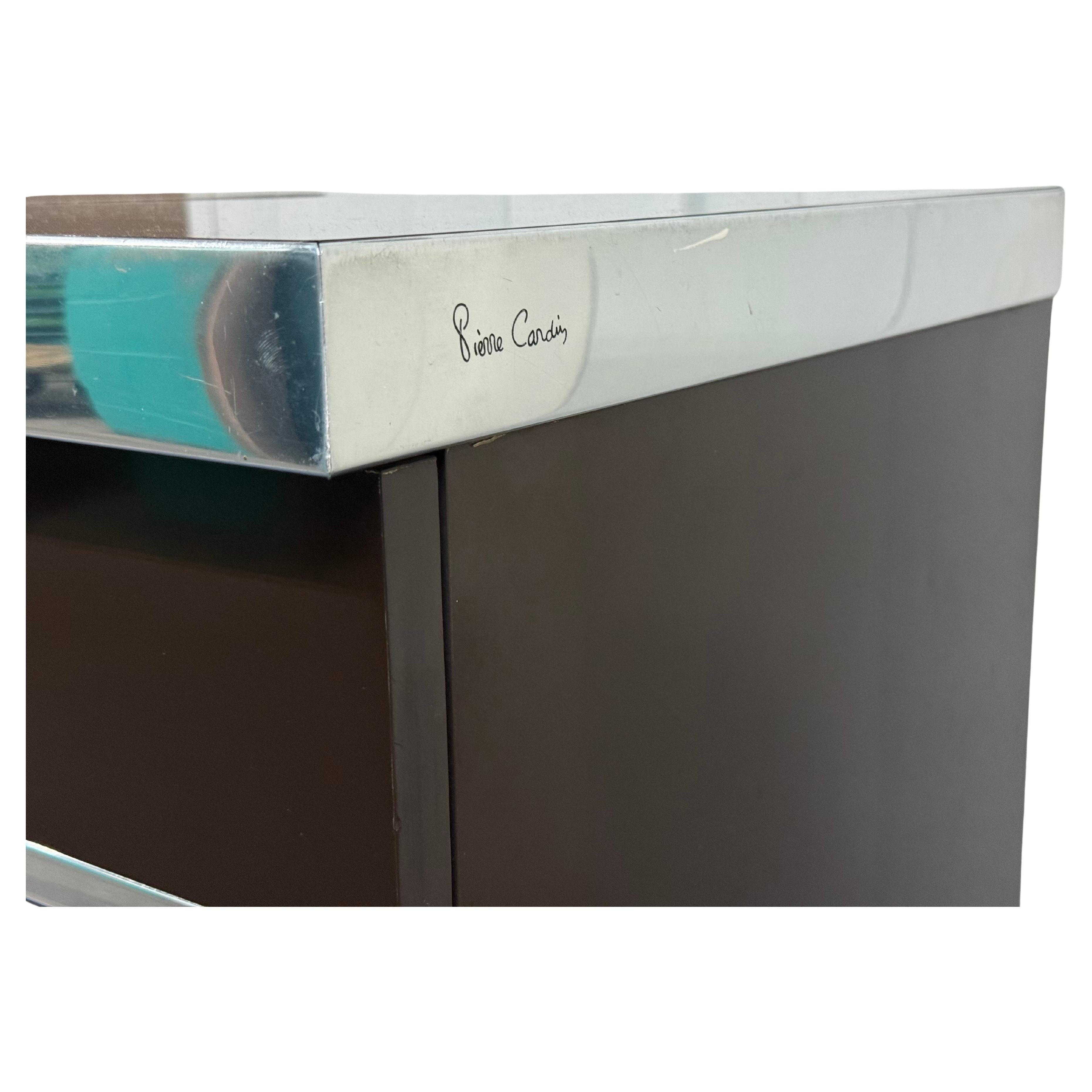 Credenza de bar elevable con detalles cromados de Pierre Cardin, Circa 1970s en venta 1