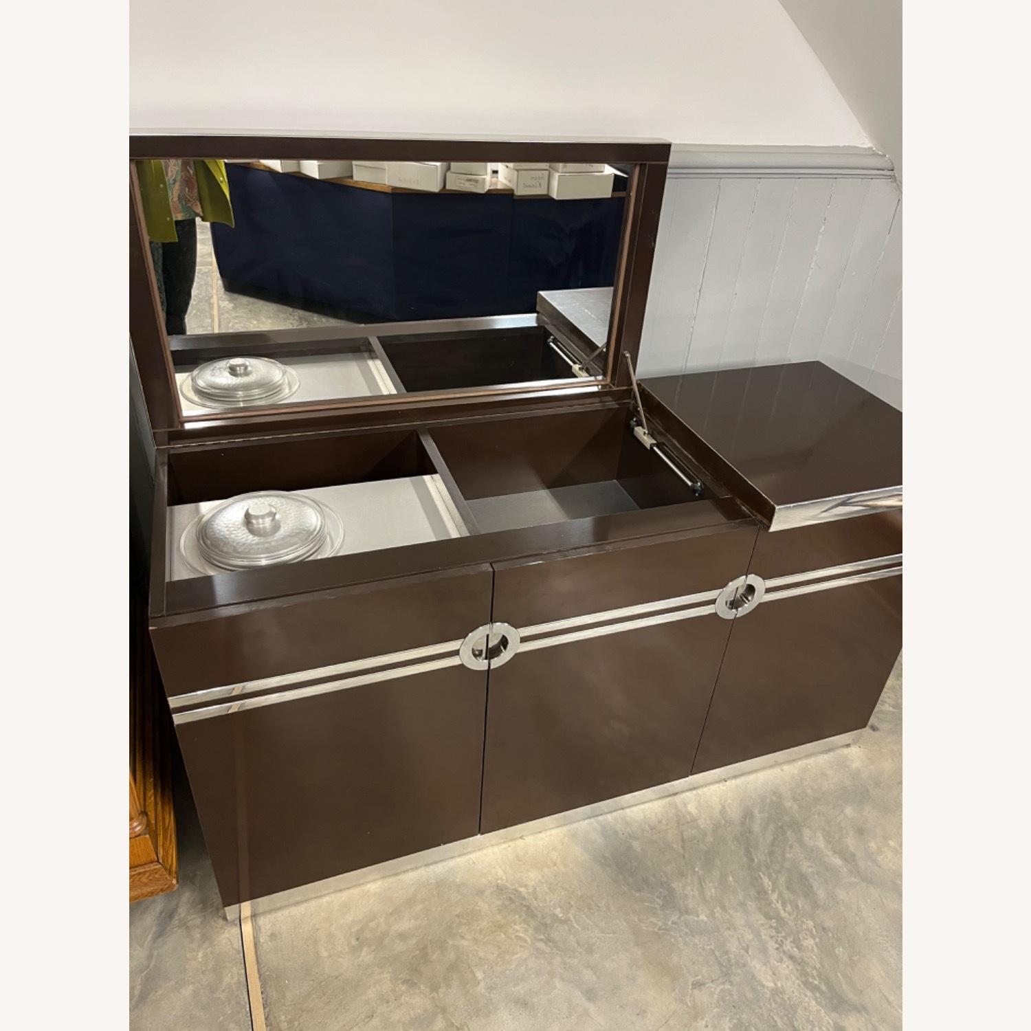 Credenza de bar elevable con detalles cromados de Pierre Cardin, Circa 1970s en venta 2