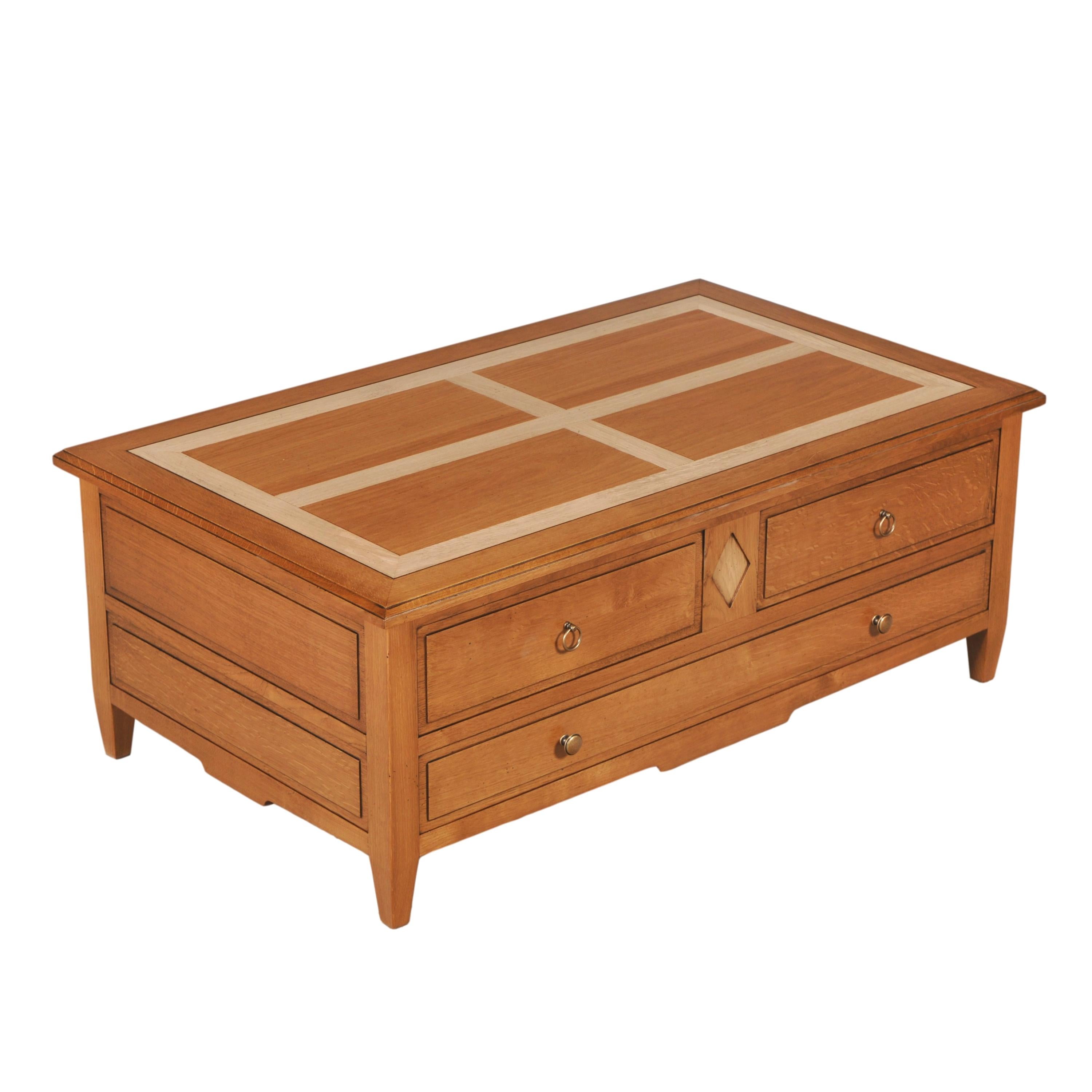 Neoclassical Liftable coffee table for TV diners in solid oak, storage for bottles & glasses For Sale