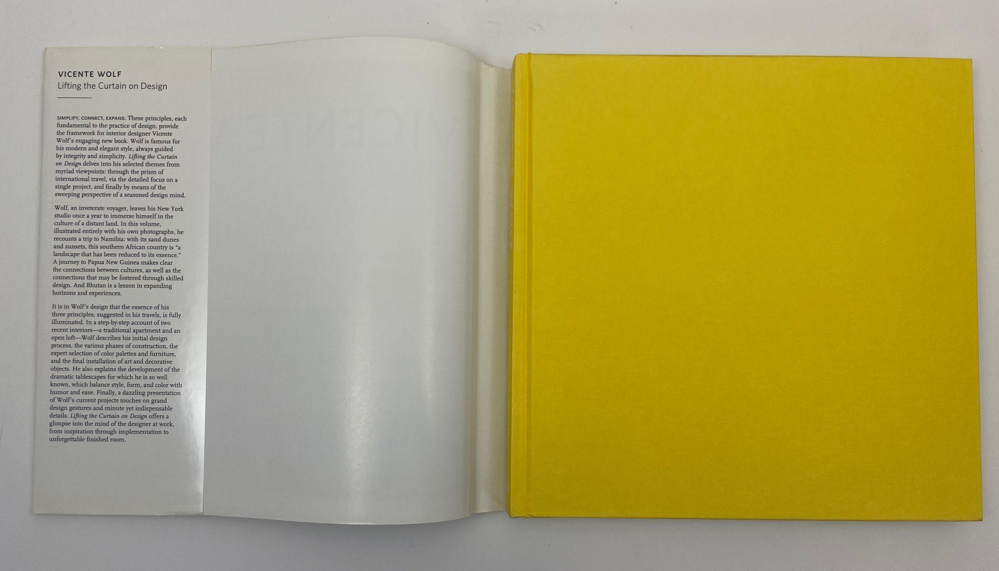 Lifting the Curtain on Design, Hardcover 2010 von Vicente Wolf (Moderne) im Angebot