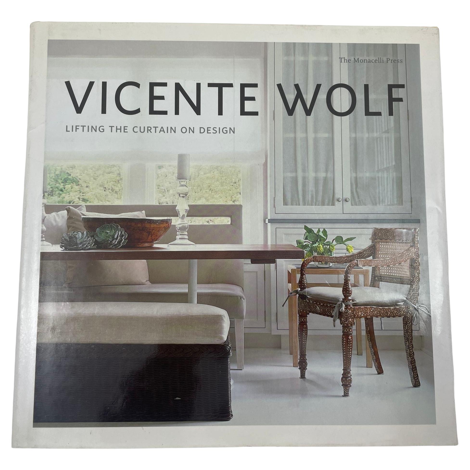 Lifting the Curtain on Design Hardcover 2010 de Vicente Wolf en vente