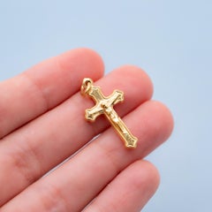 Light 18k cross pendant, Vintage Christian jewellery - Italian Jesus Christ