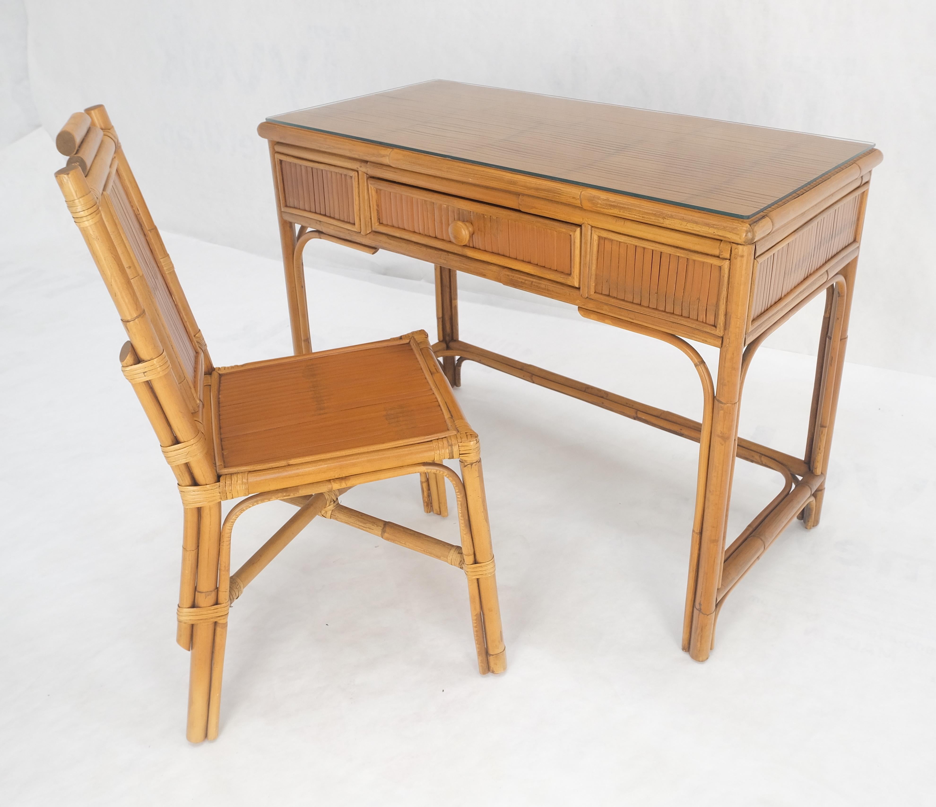 Light Amber Bamboo Glass Top One Drawer Low Profile Compact Desk w/ Chair MINT In Good Condition In Rockaway, NJ