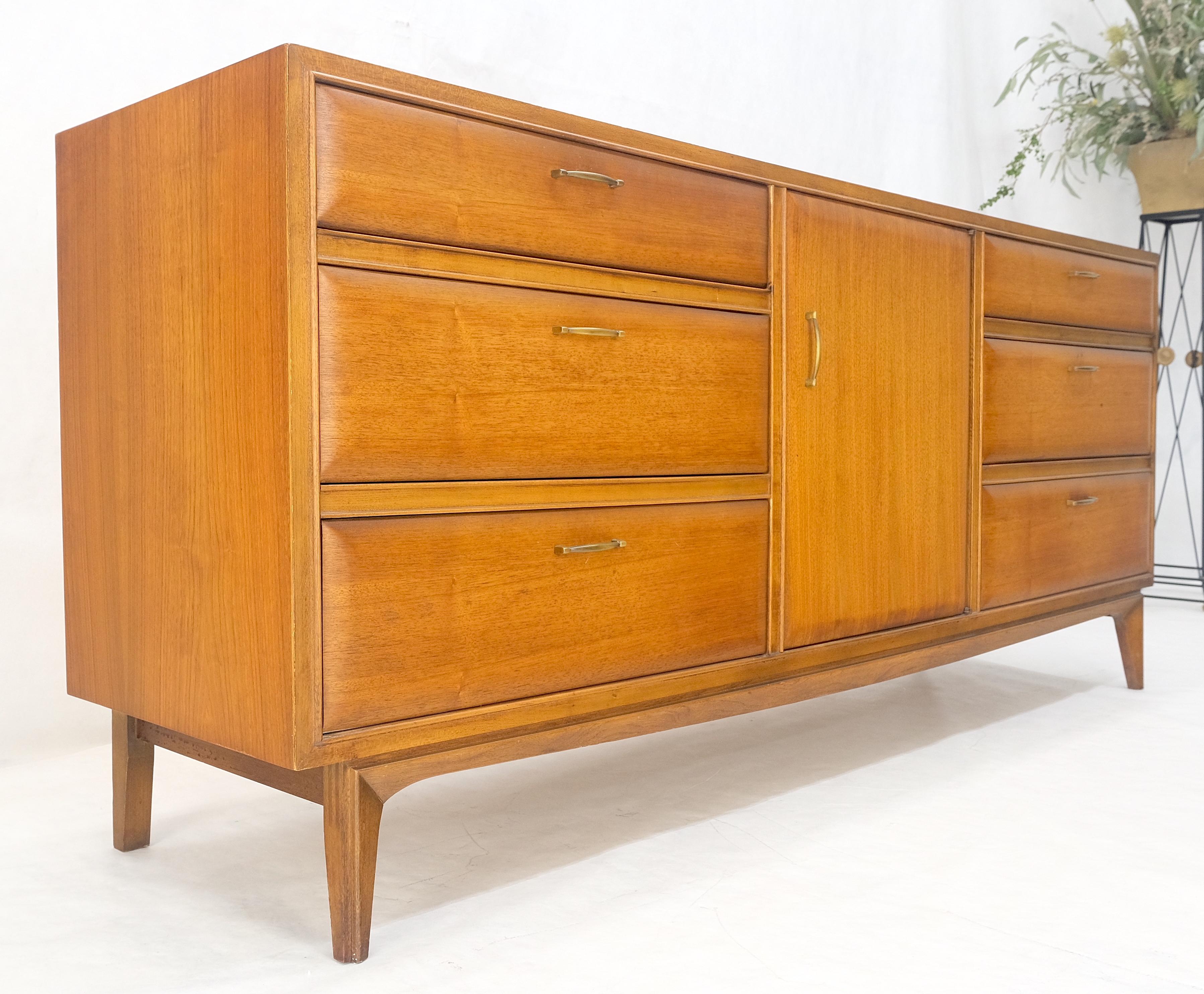 Light American Walnut 9 Drawers Sculptural Protruding Rounded Drawers Faces MINT For Sale 7