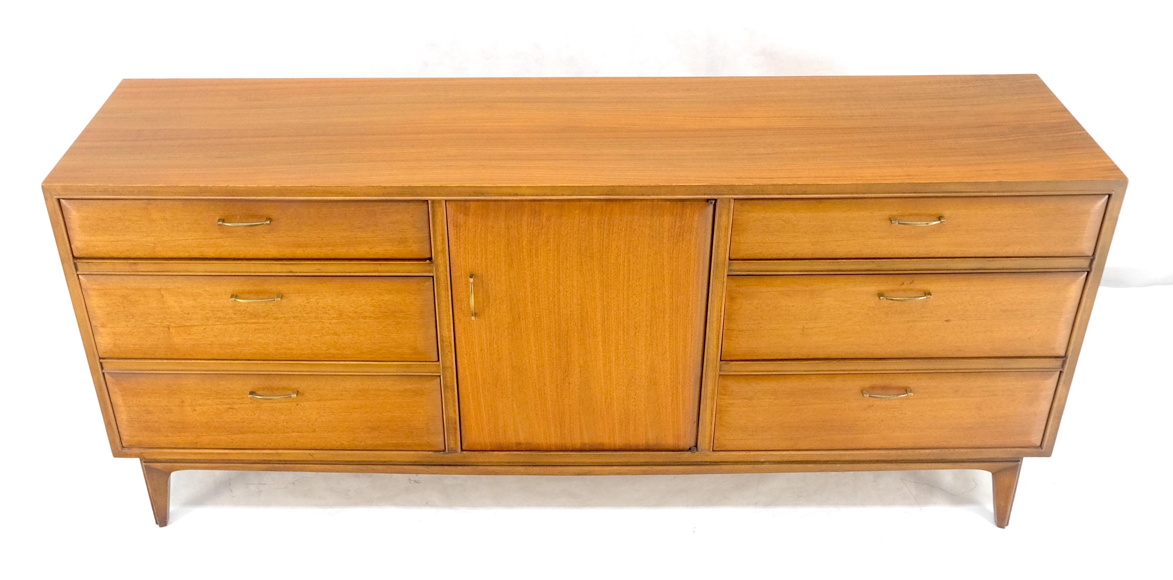 Mid-Century Modern Light American Walnut 9 Drawers Sculptural Protruding Rounded Drawers Faces MINT For Sale