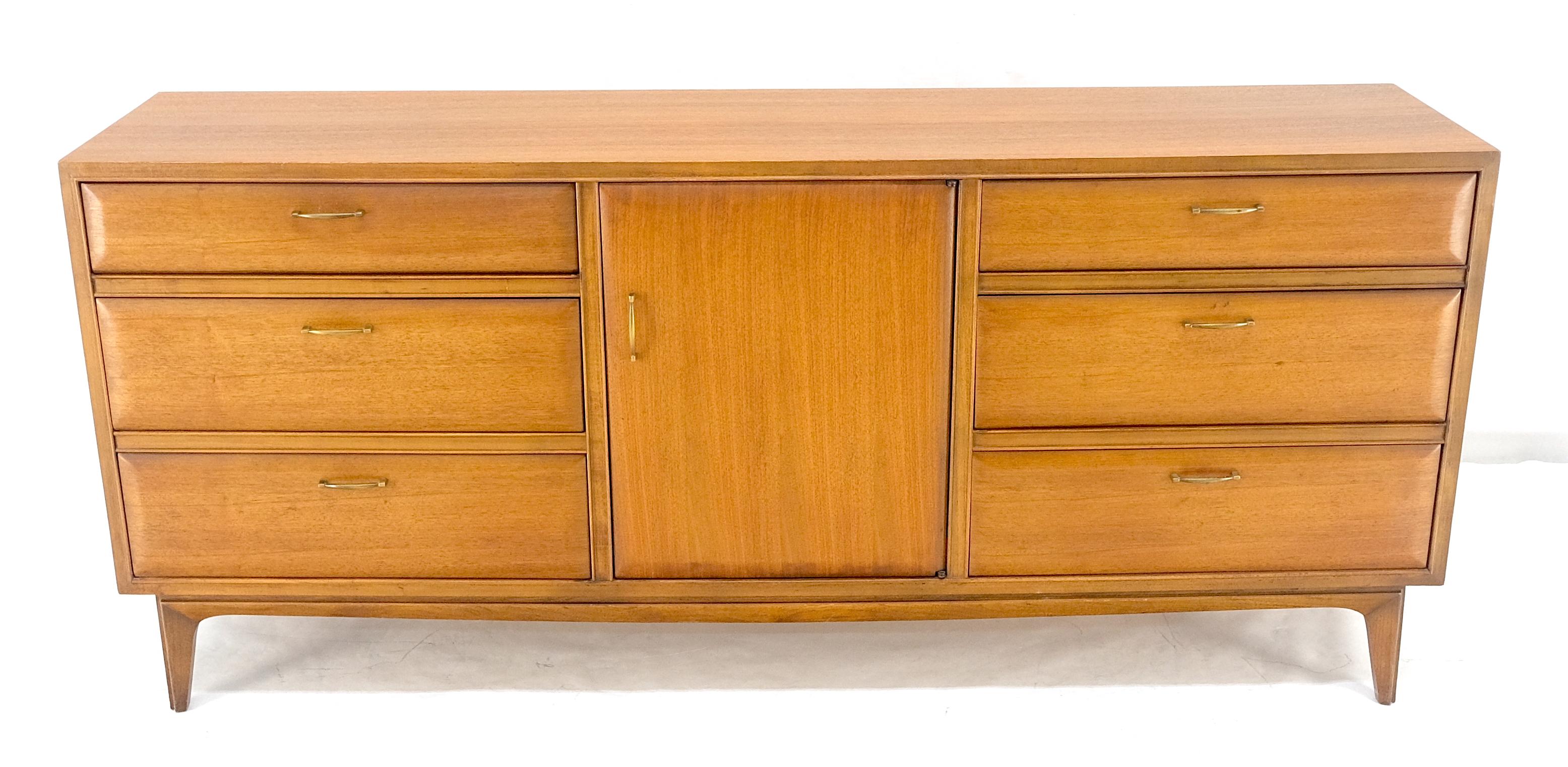 Lacquered Light American Walnut 9 Drawers Sculptural Protruding Rounded Drawers Faces MINT For Sale