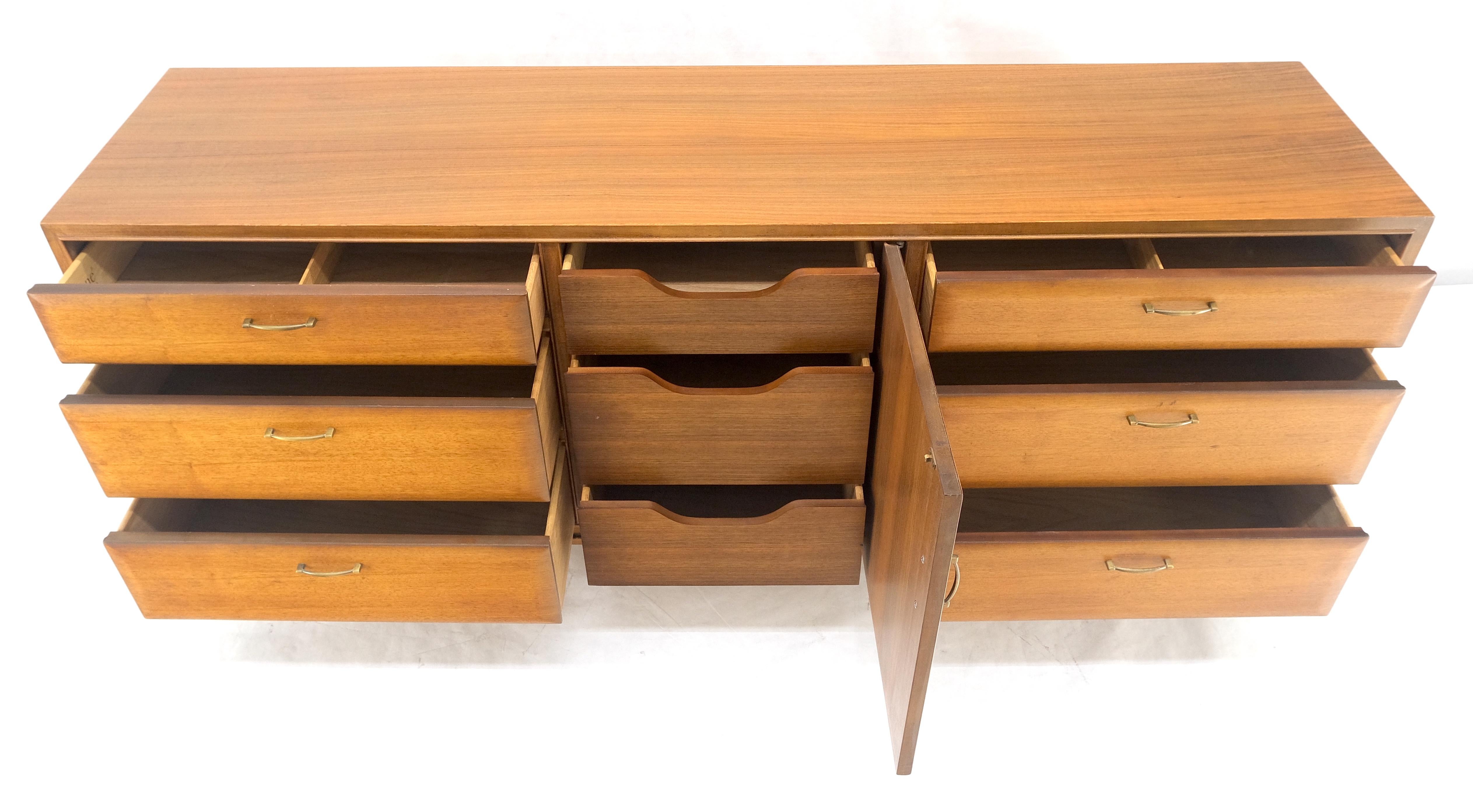 Light American Walnut 9 Drawers Sculptural Protruding Rounded Drawers Faces MINT In Good Condition For Sale In Rockaway, NJ