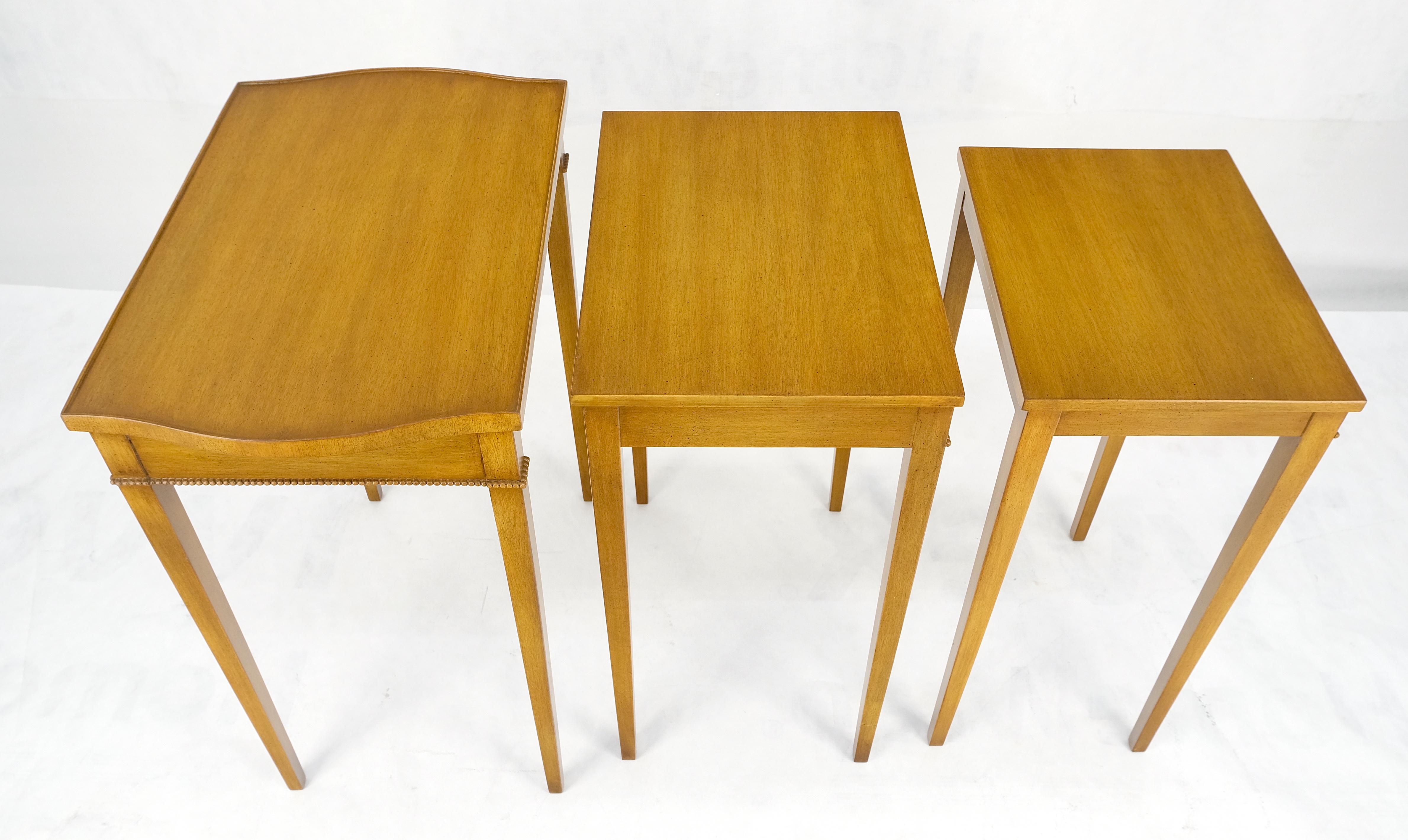 Light American Walnut Gallery Top Tapered Legs Federal Set of 3 Nesting Tables For Sale 8