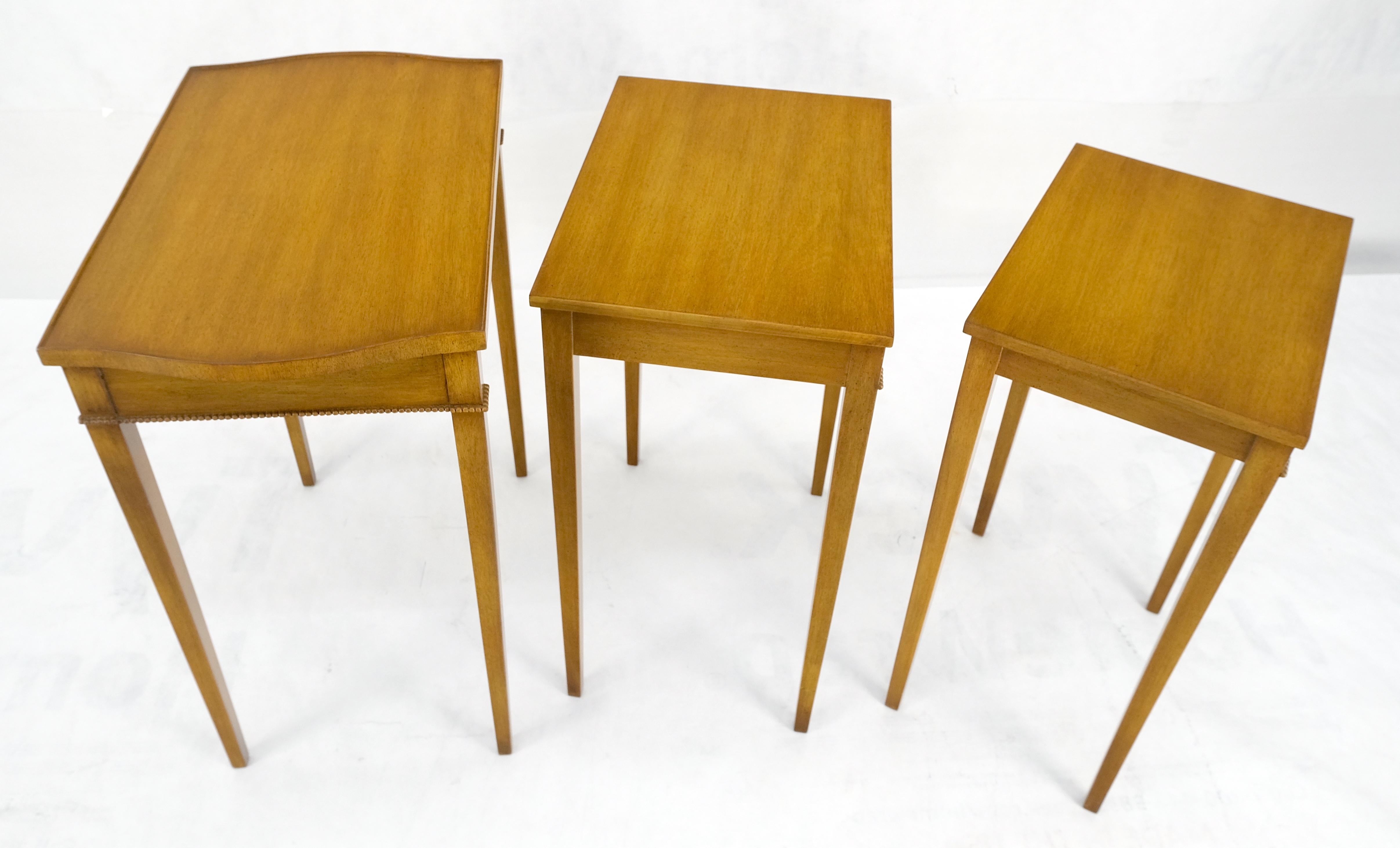 Light American Walnut Gallery Top Tapered Legs Federal Set of 3 Nesting Tables For Sale 10