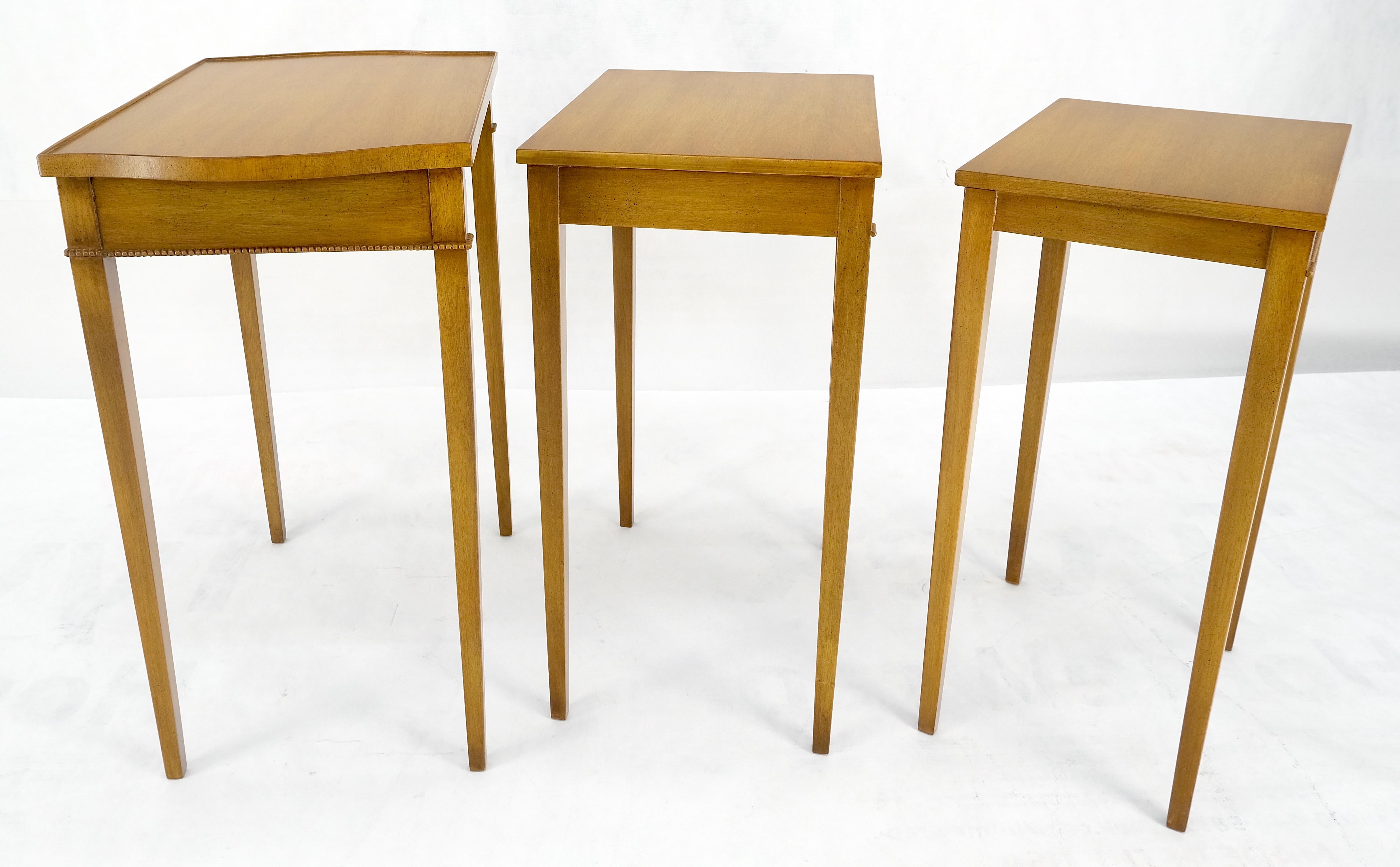 Light American Walnut Gallery Top Tapered Legs Federal Set of 3 Nesting Tables For Sale 11