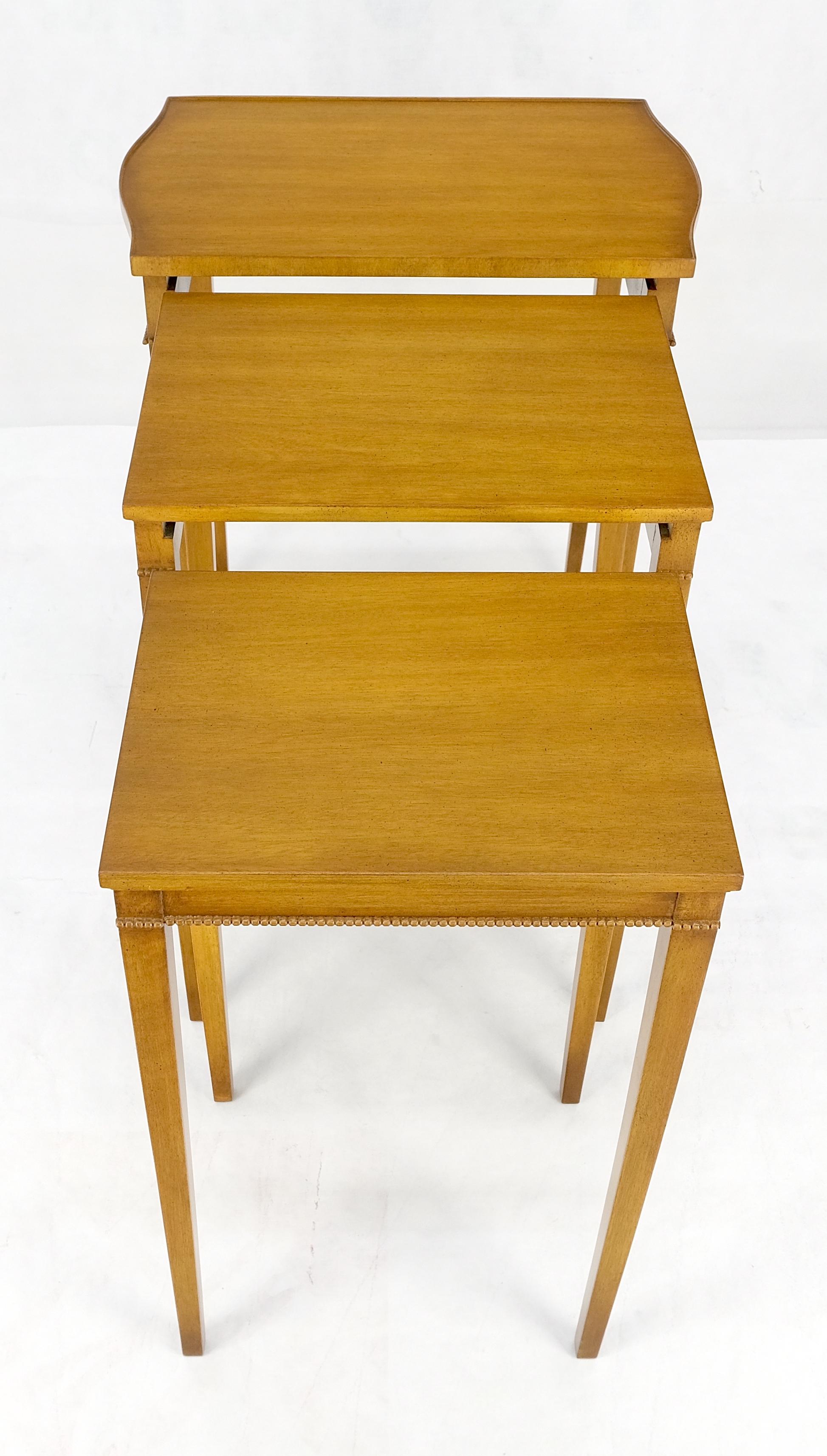 Light American Walnut Gallery Top Tapered Legs Federal Set of 3 Nesting Tables MINT