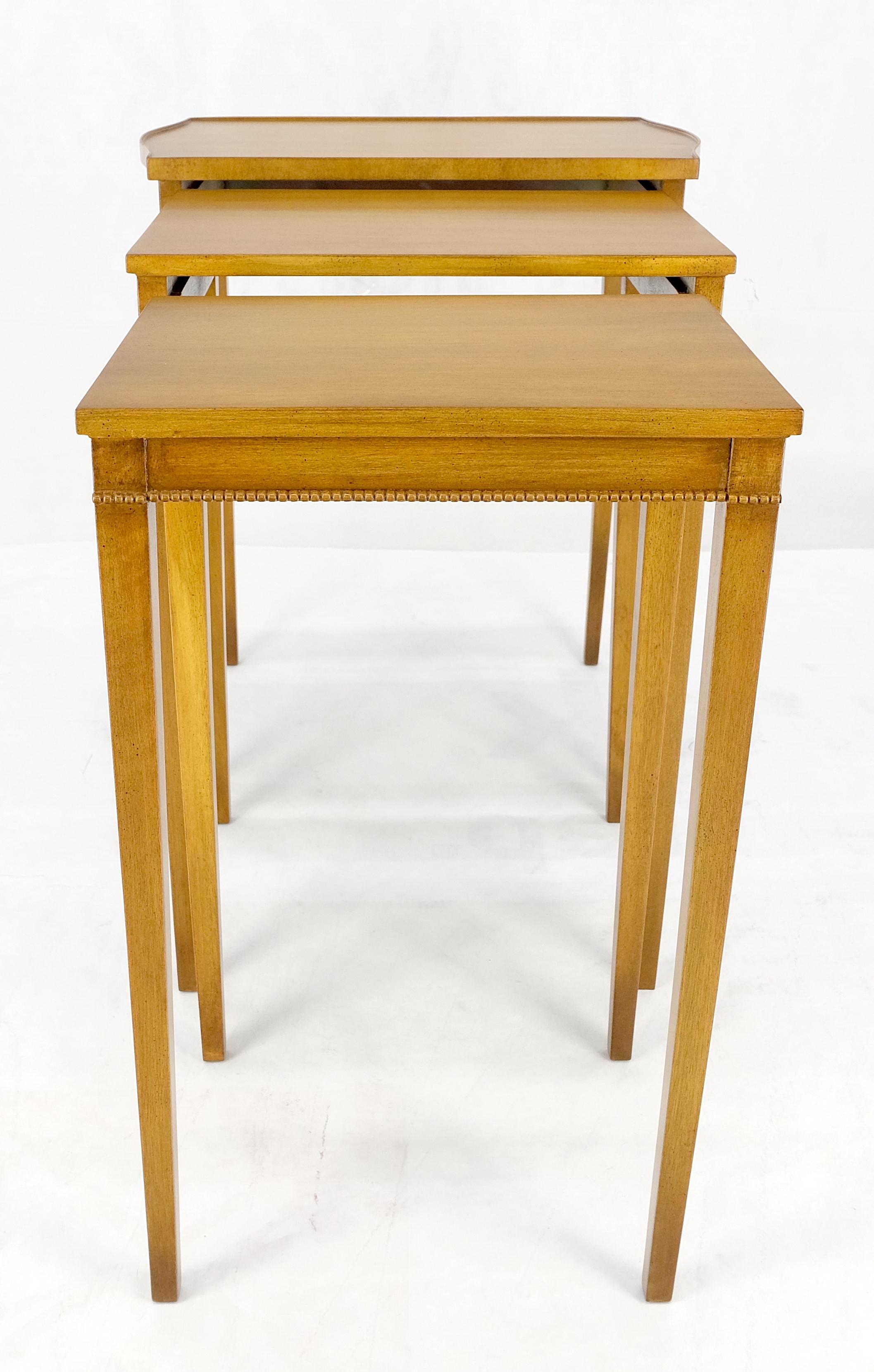 Mid-Century Modern Light American Walnut Gallery Top Tapered Legs Federal Set of 3 Nesting Tables For Sale