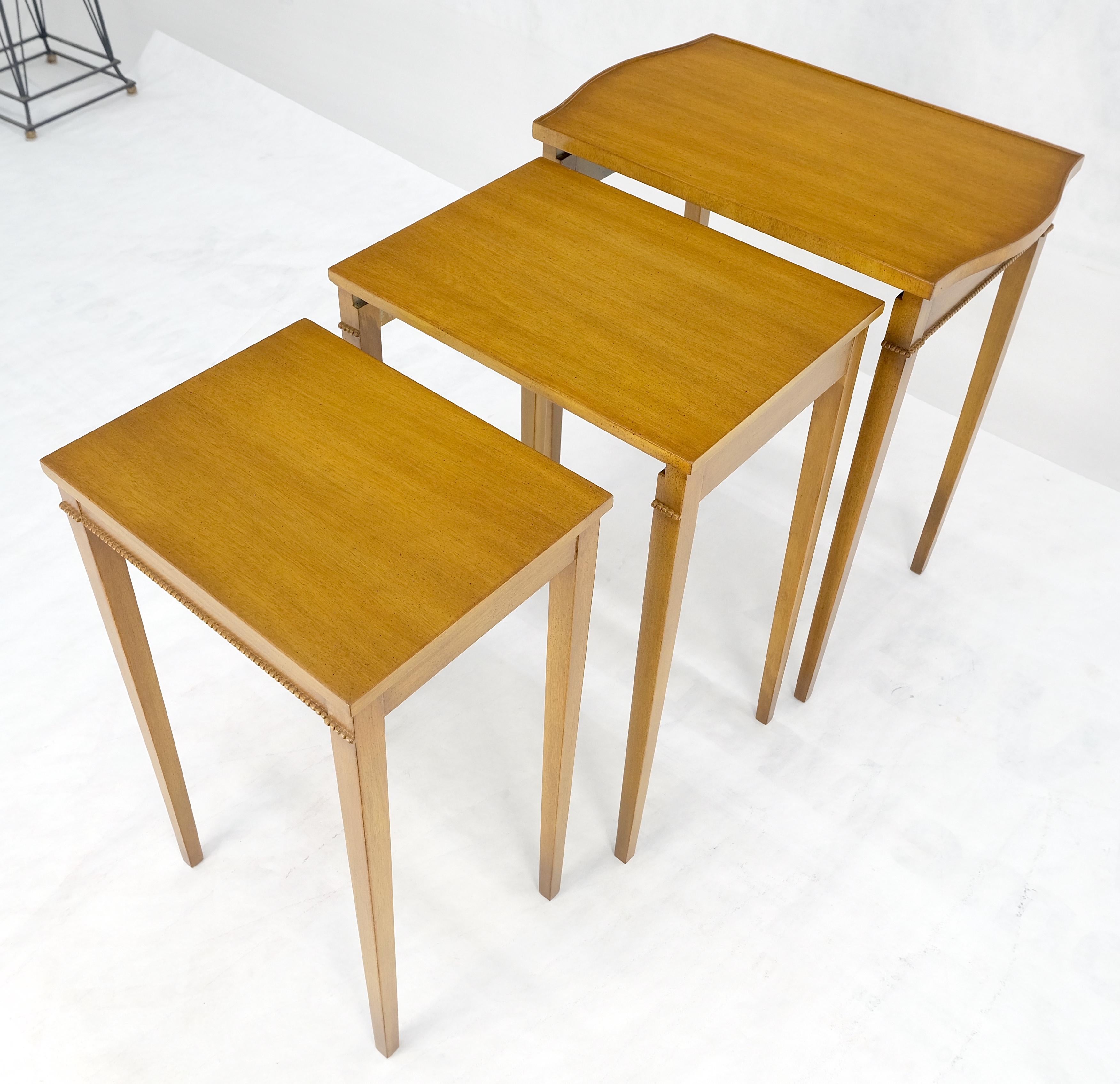 Lacquered Light American Walnut Gallery Top Tapered Legs Federal Set of 3 Nesting Tables For Sale