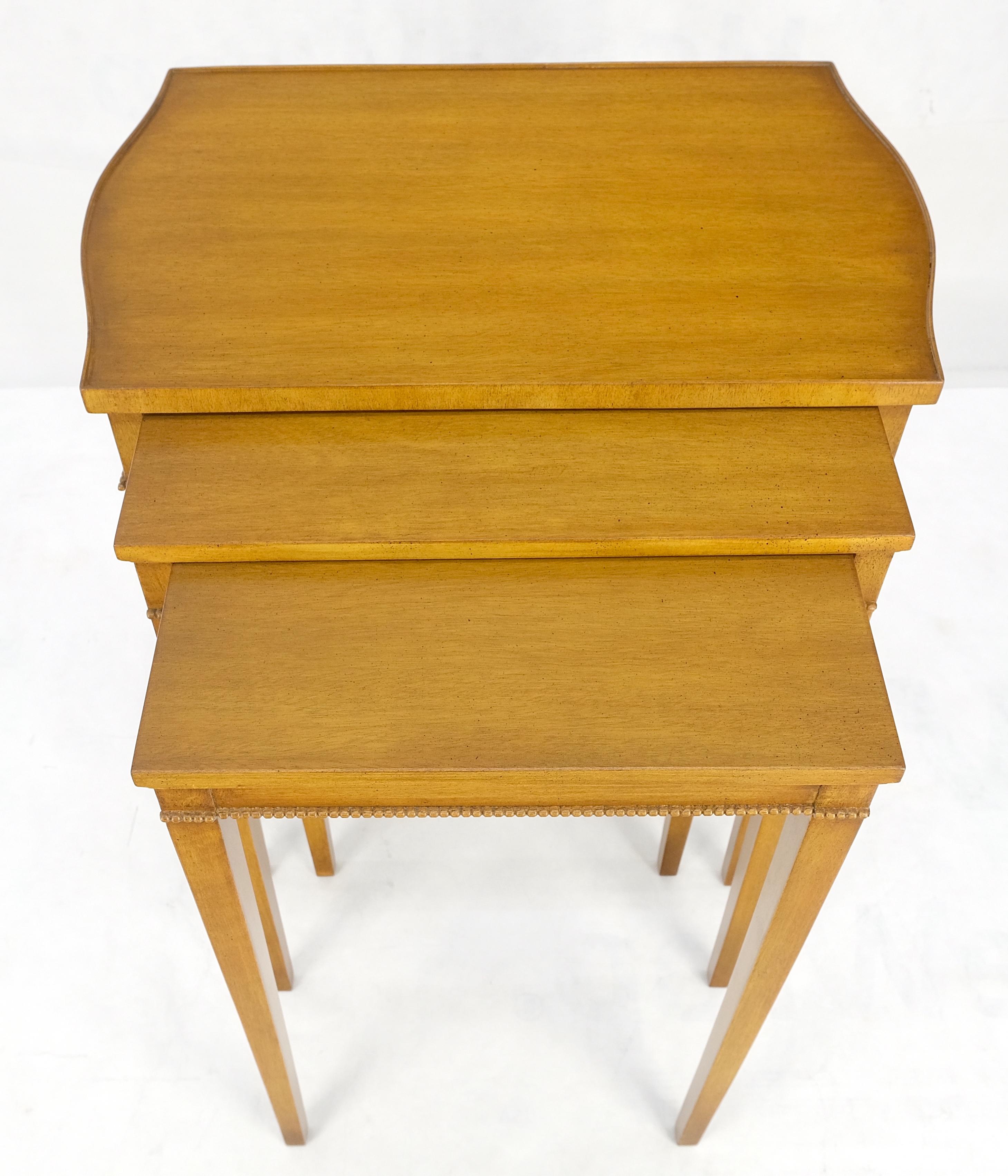 Light American Walnut Gallery Top Tapered Legs Federal Set of 3 Nesting Tables For Sale 2