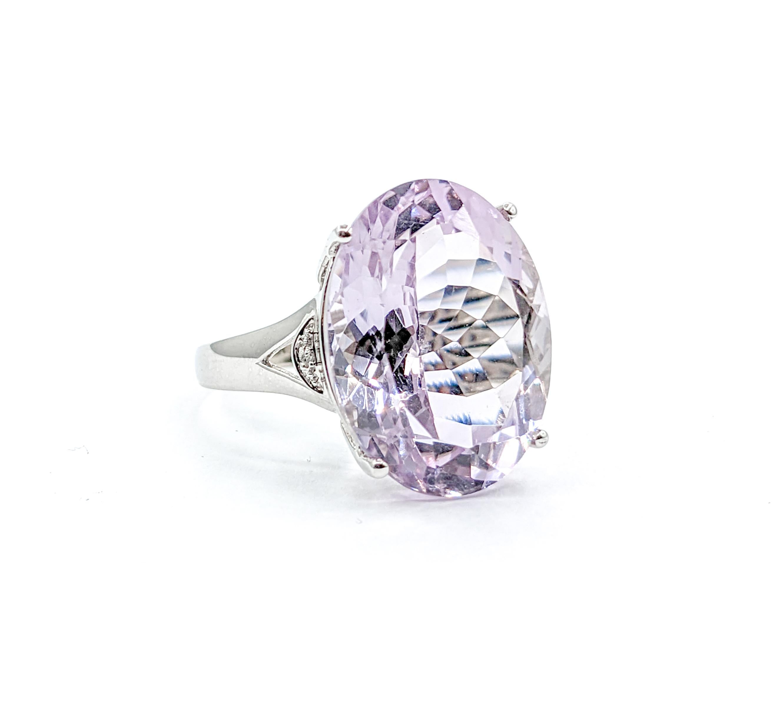 Light Amethyst & Diamond Cocktail Ring In Excellent Condition For Sale In Bloomington, MN