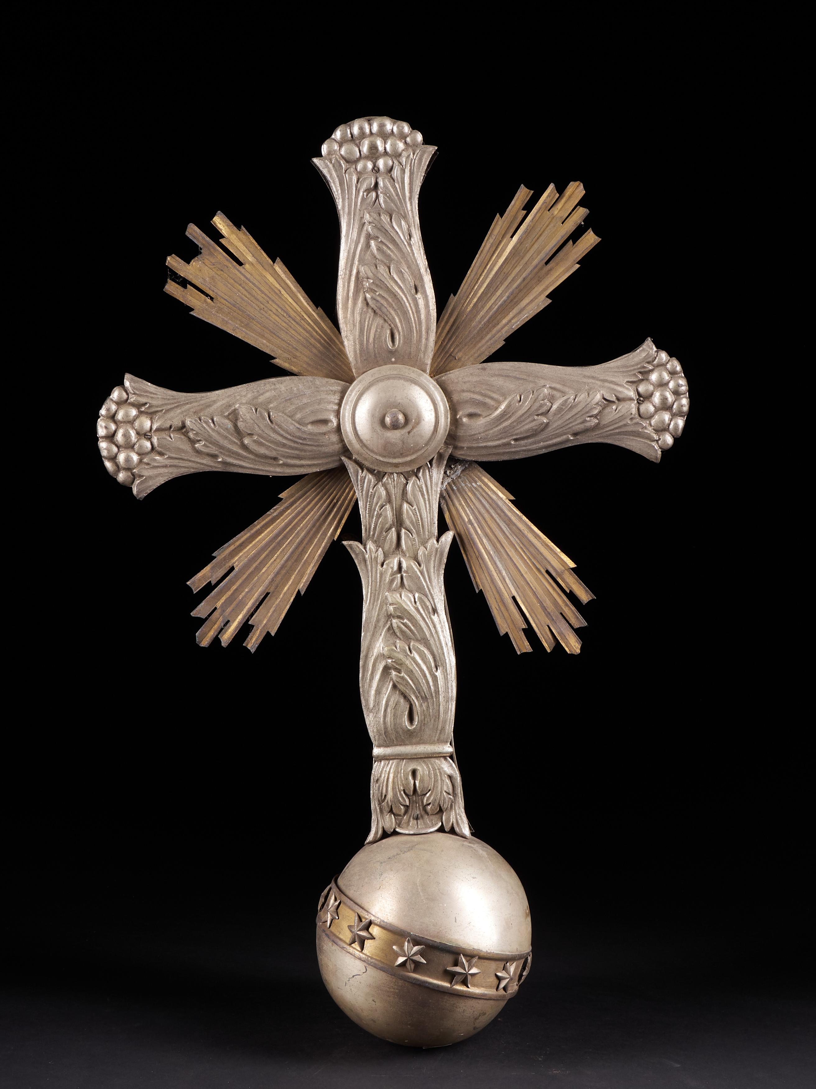 Unique cross standing on a bowl made of metal with a nice patina. This vintage collectable is highly decorated and needs to be mounted as it used to be in the past.