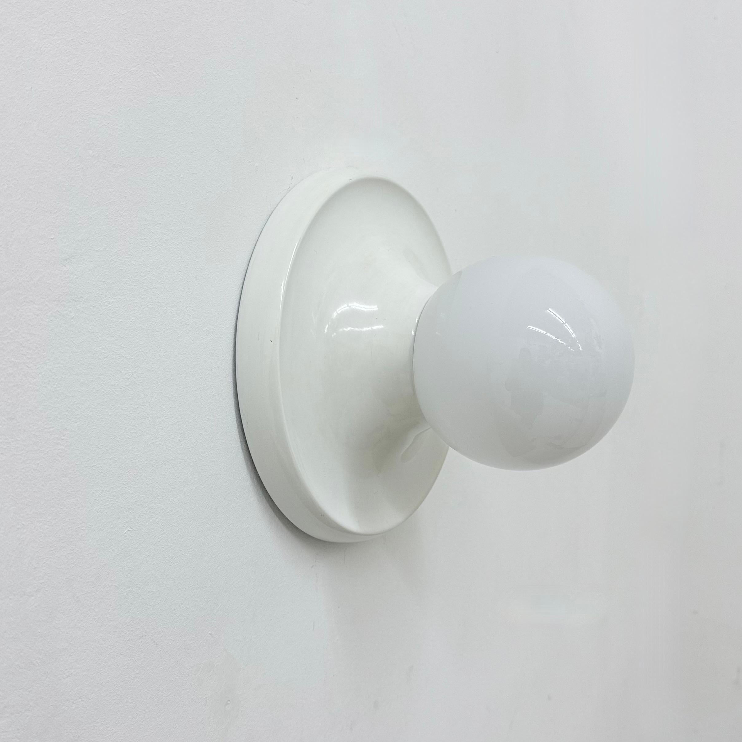 Aplique Light Ball de Achille Castiglioni para Flos, años 60 Italia finales del siglo XX en venta