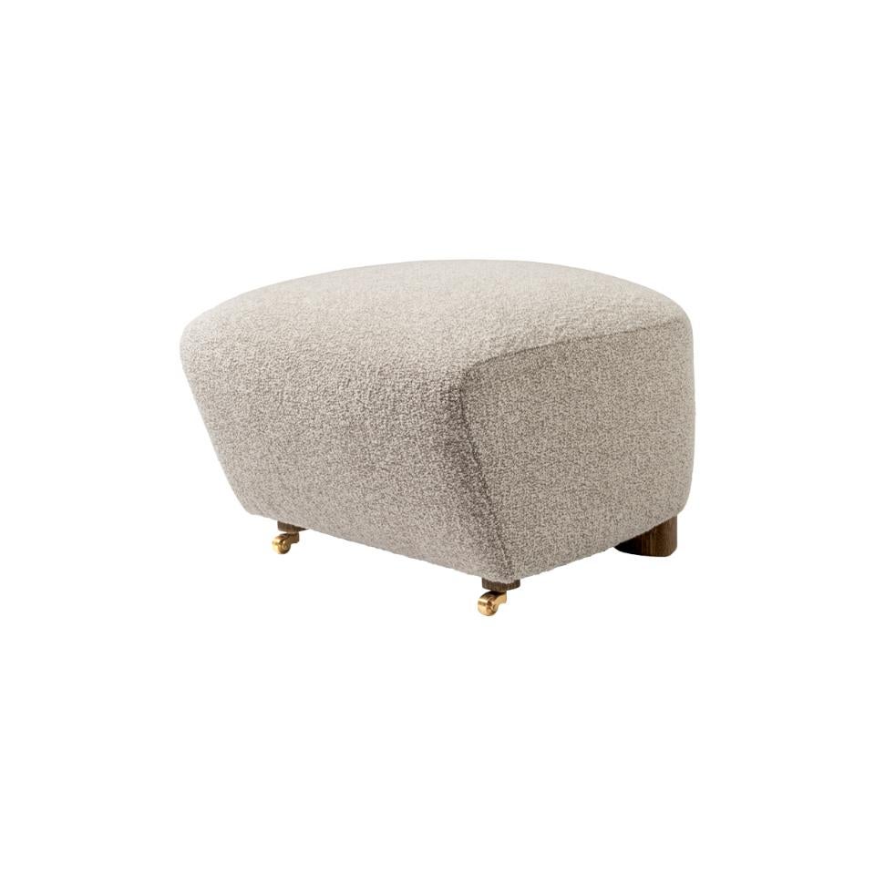 Light beige smoked oak Sahco zero the tired man footstool by Lassen.
Dimensions: W 55 x D 53 x H 36 cm.
Materials: textile.

Flemming Lassen designed the overstuffed easy chair, The Tired Man, for The Copenhagen Cabinetmakers’ Guild Competition
