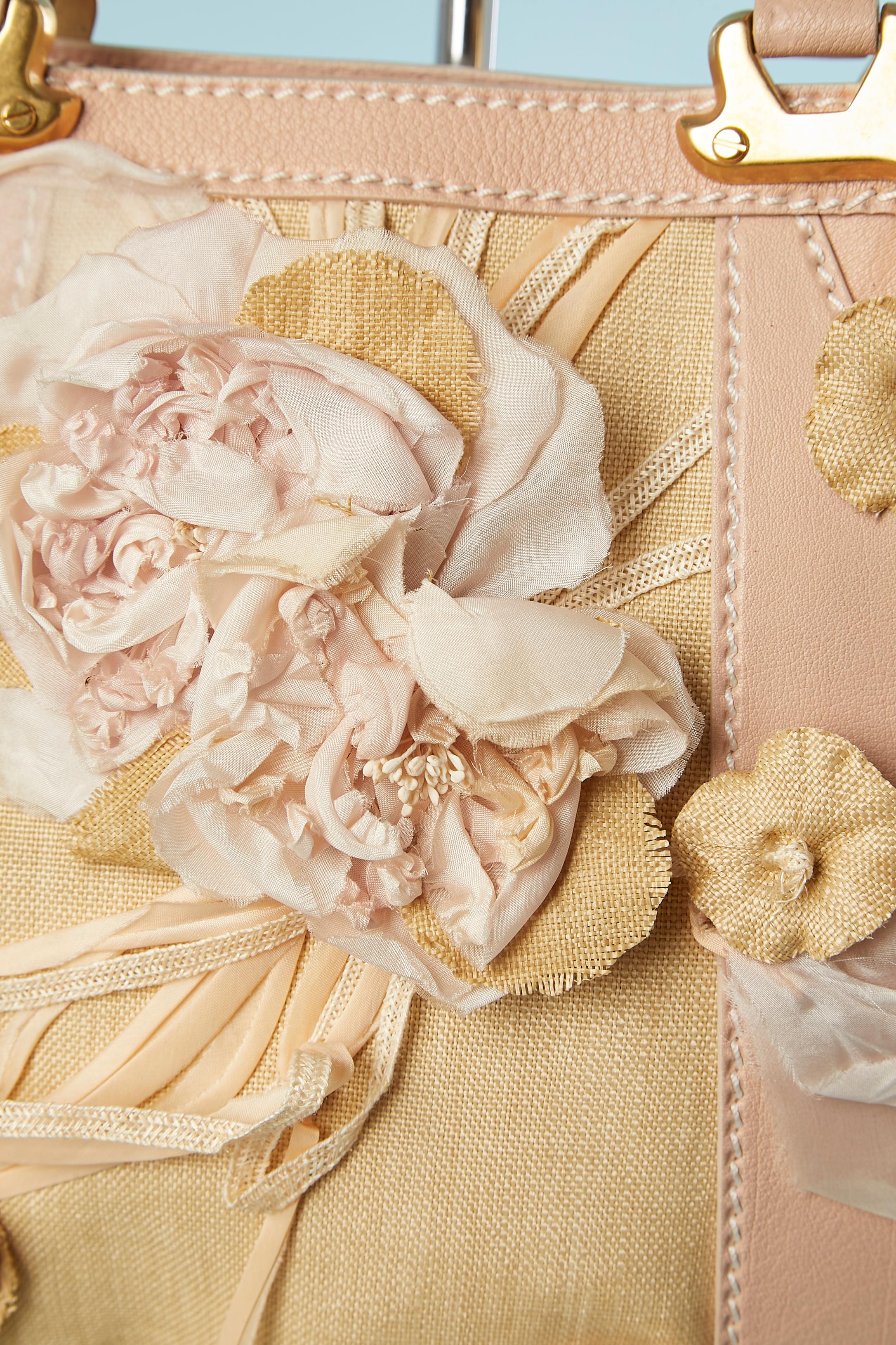 light beige straw, pink leather and organza& straw flowers appliqués. 
3 compartiments : 2 with magnet closure, 1 with zip closure ( and one pocket with zip inside) Gold metal hardware. Off-white cotton lining. 
SIZE/ 22 cm X 34 cm X 4 cm 
Like NEW,