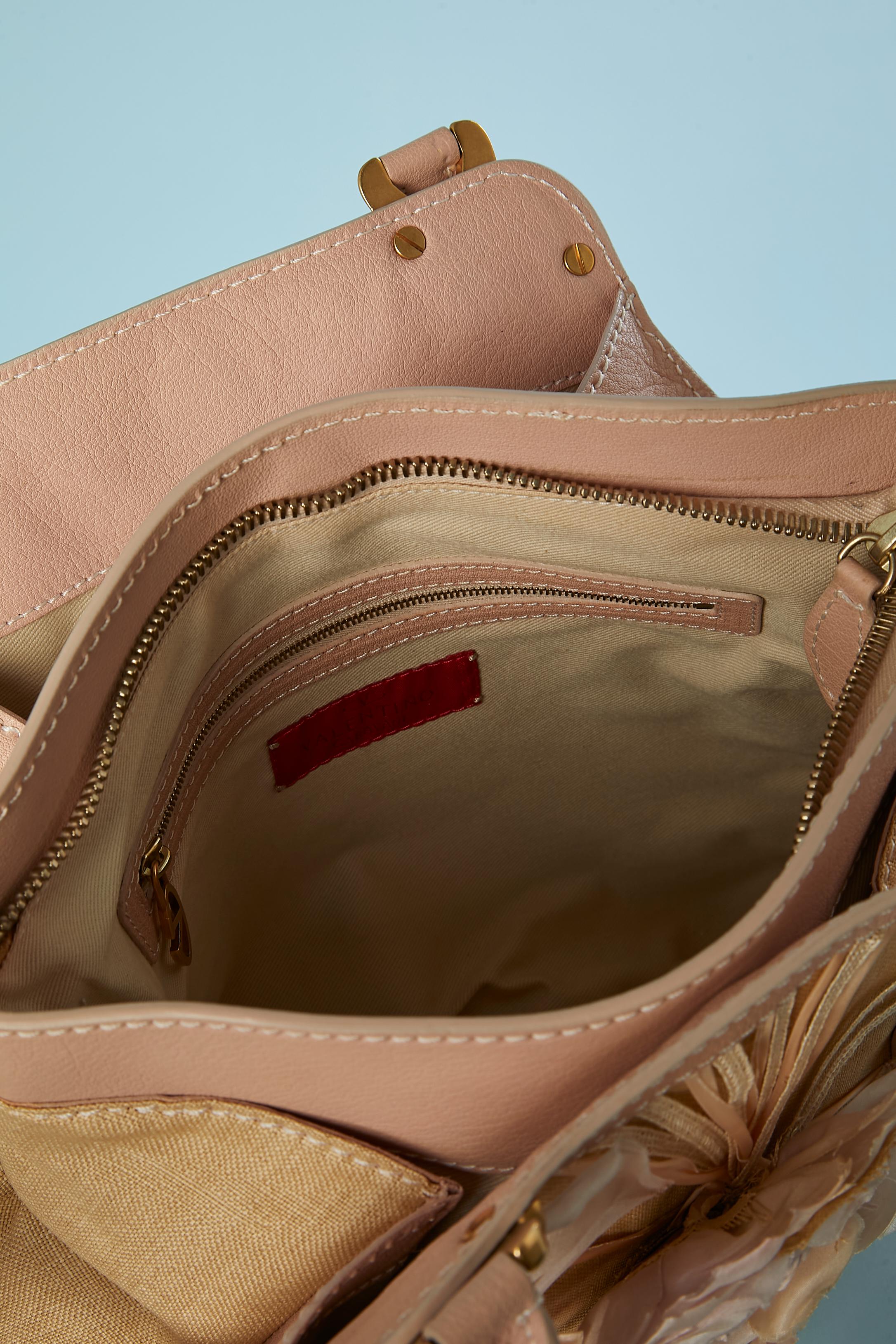 Light beige straw, pink leather and organza flowers appliqué Valentino Garavani For Sale 1