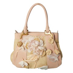 Hellbeiges Stroh, rosafarbenes Leder und Blumenapplikationen aus Organza Valentino Garavani