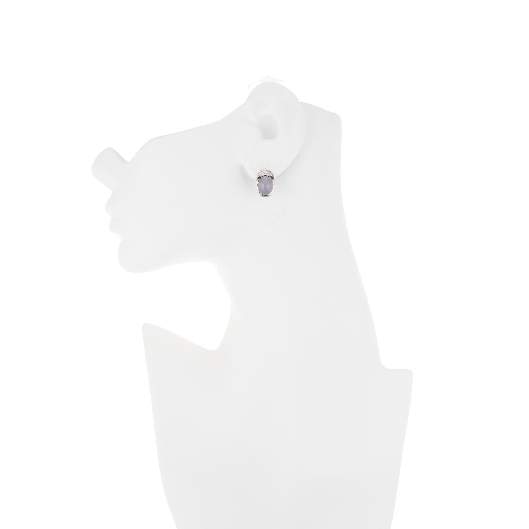 Hellblaue 4,00 Karat Chalcedon-Ohrringe aus Weißgold mit Diamanten (Ovalschliff) im Angebot