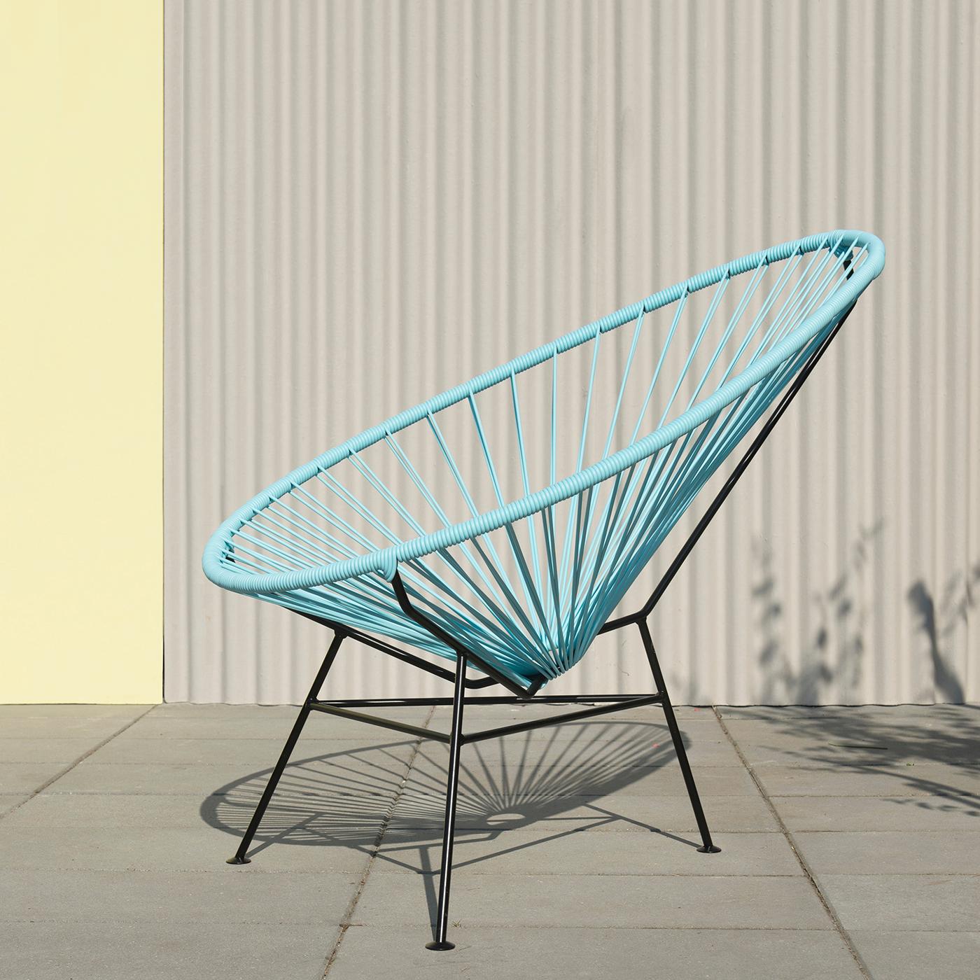 Hellblauer Acapulco-Stuhl von OK Design
Abmessungen: T 110 x B 79 x H 72 cm.
MATERIALIEN: Pulverbeschichtetes Metall, PVC-Schnur.

Erhältlich mit schwarzem Rahmen, weißem Rahmen oder Edelstahlrahmen.
Erhältlich in anderen Farben. Bitte kontaktieren