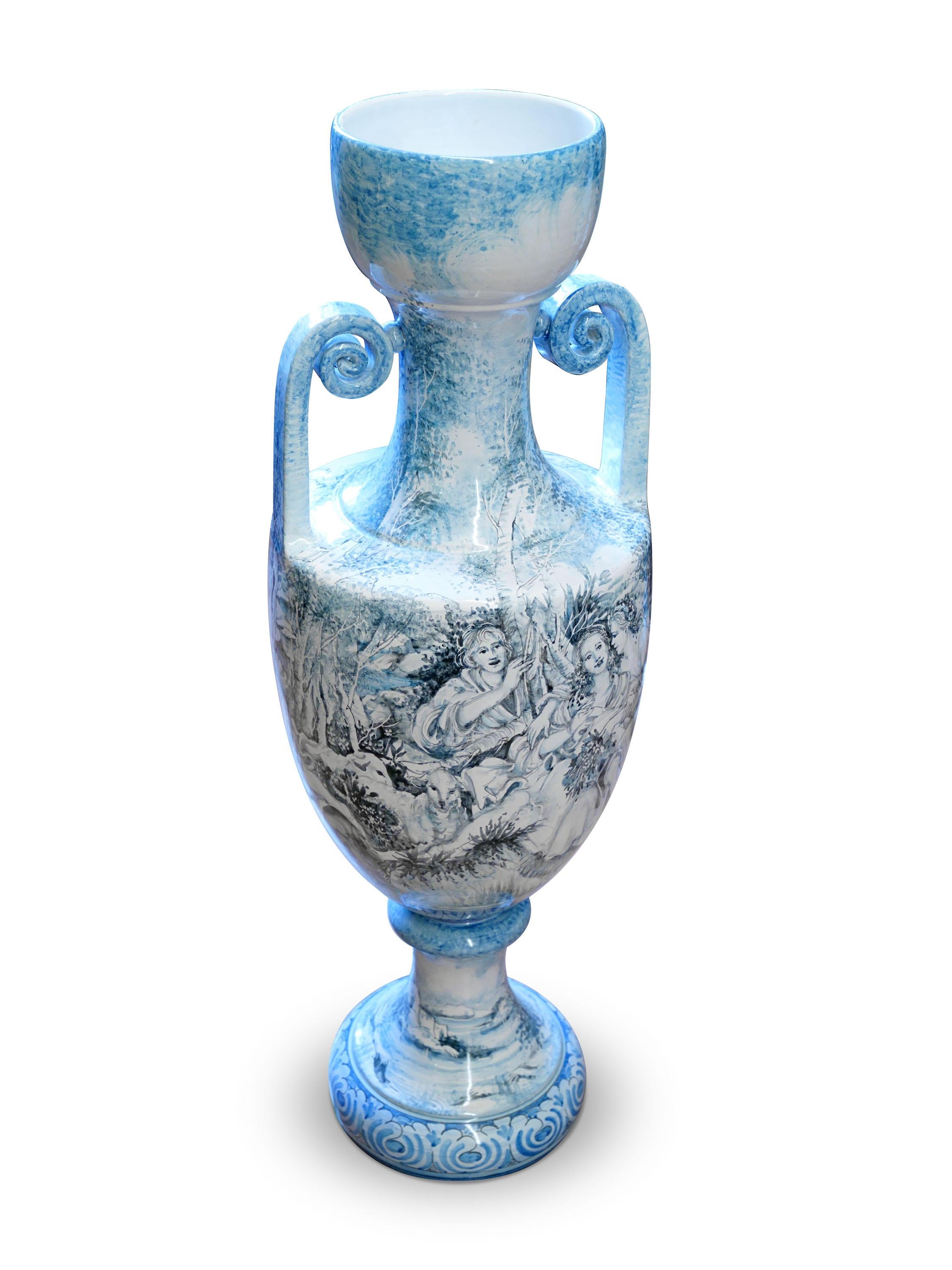Francois Boucher Italien, handbemalte Majolika-Amphore in Hellblau und Grau, Keramik (21. Jahrhundert und zeitgenössisch) im Angebot