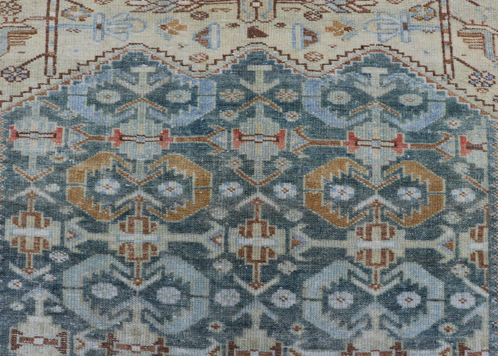 Persischer Galerie- Malayer-Teppich in Hellblau und L. Grün mit geometrischem Design im Angebot 4