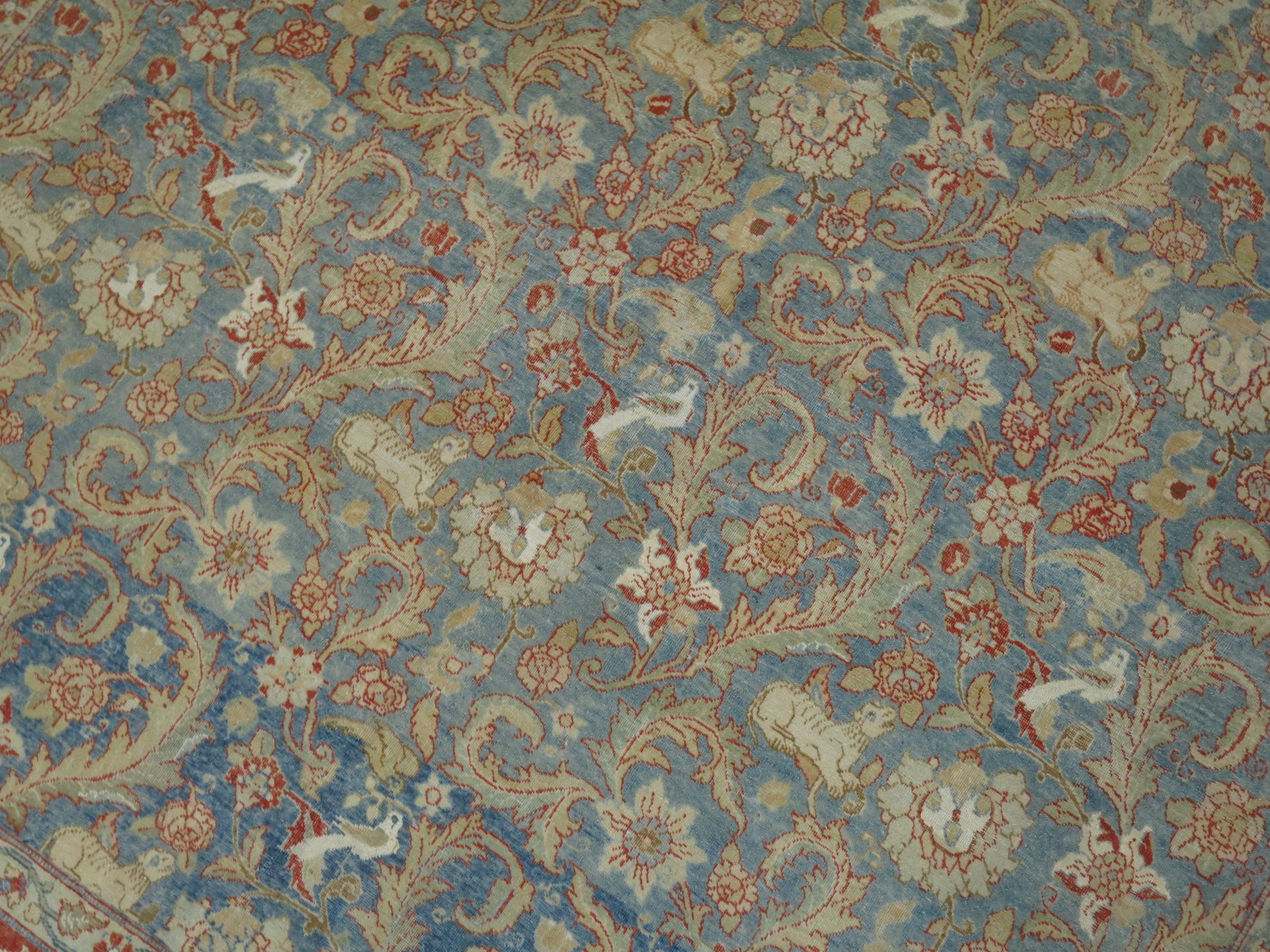 Persischer Qum-Teppich mit hellblauem Tiermuster (Handgewebt) im Angebot