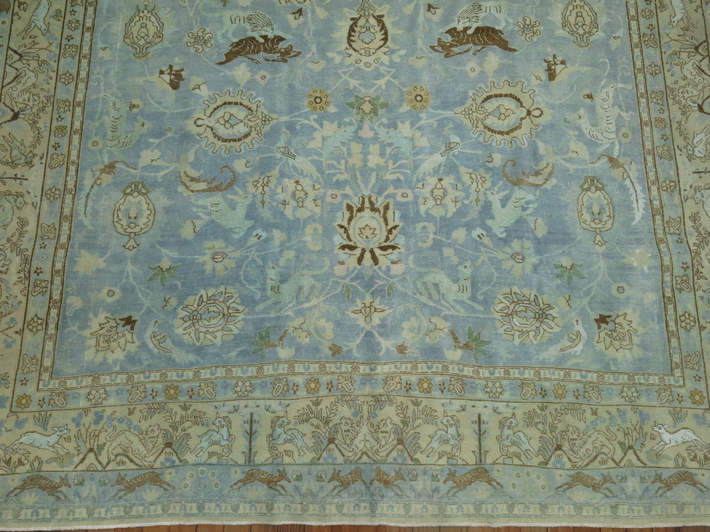 Persischer Täbriz-Teppich mit hellblauem Tiermuster im Angebot 2