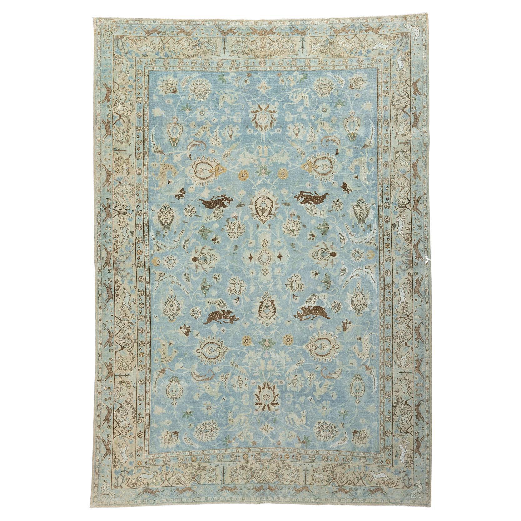 Persischer Täbriz-Teppich mit hellblauem Tiermuster im Angebot