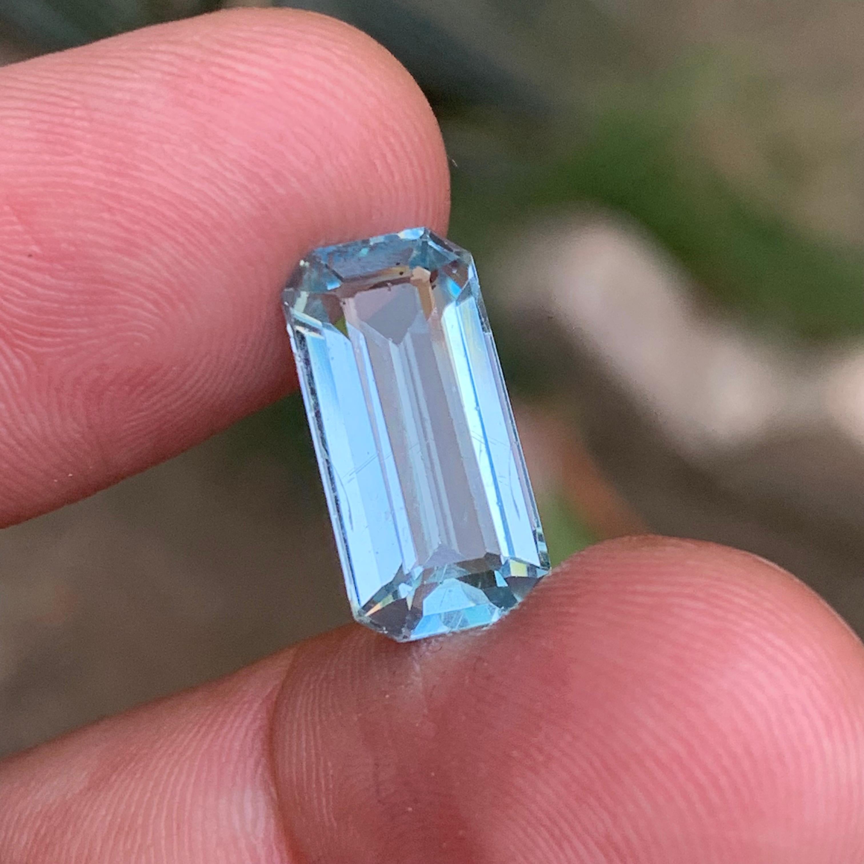 Hellblauer Aquamarin 5,85 Karat Natürlicher loser Edelstein mit Smaragdschliff für Ring (Zeitgenössisch) im Angebot