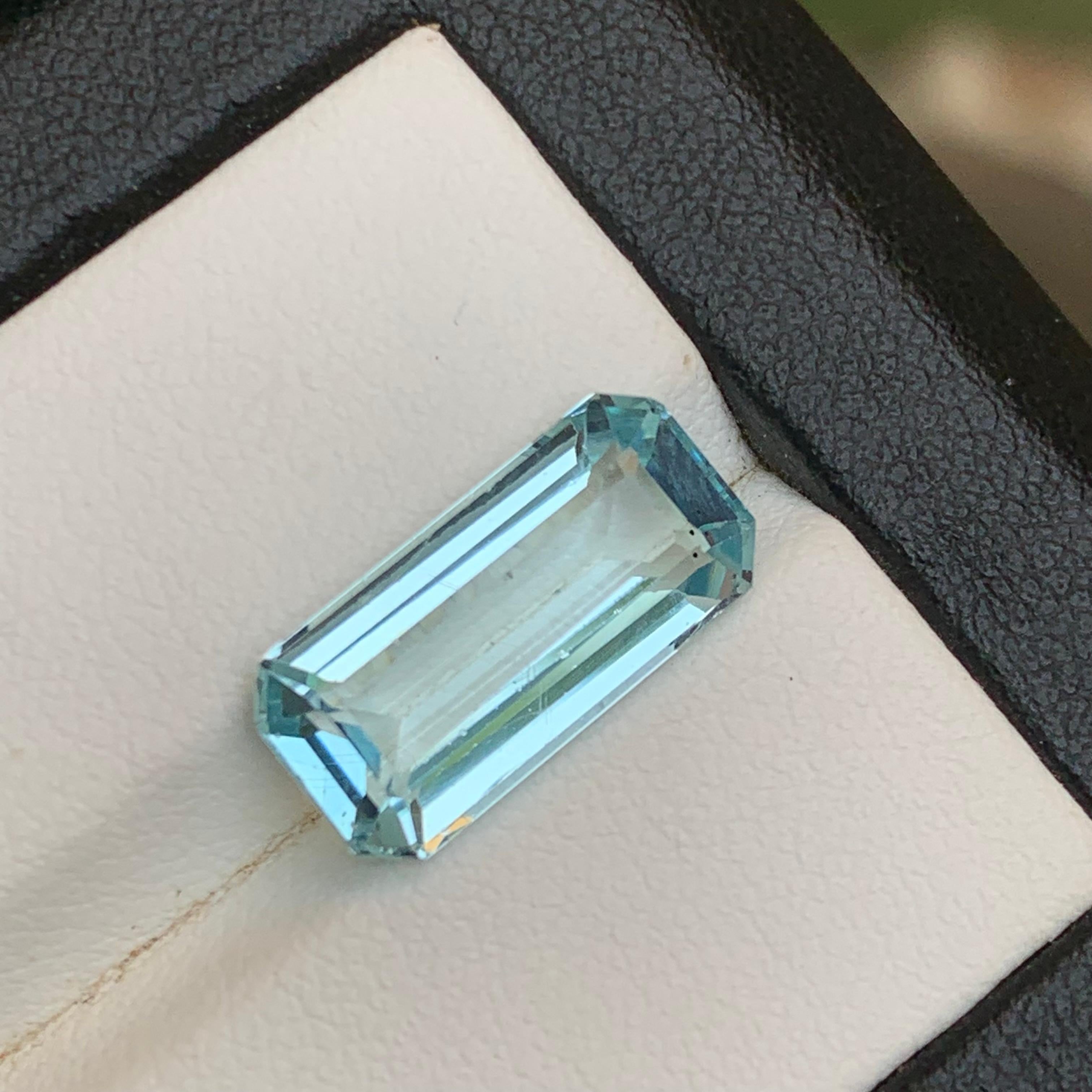 Hellblauer Aquamarin 5,85 Karat Natürlicher loser Edelstein mit Smaragdschliff für Ring im Angebot 1