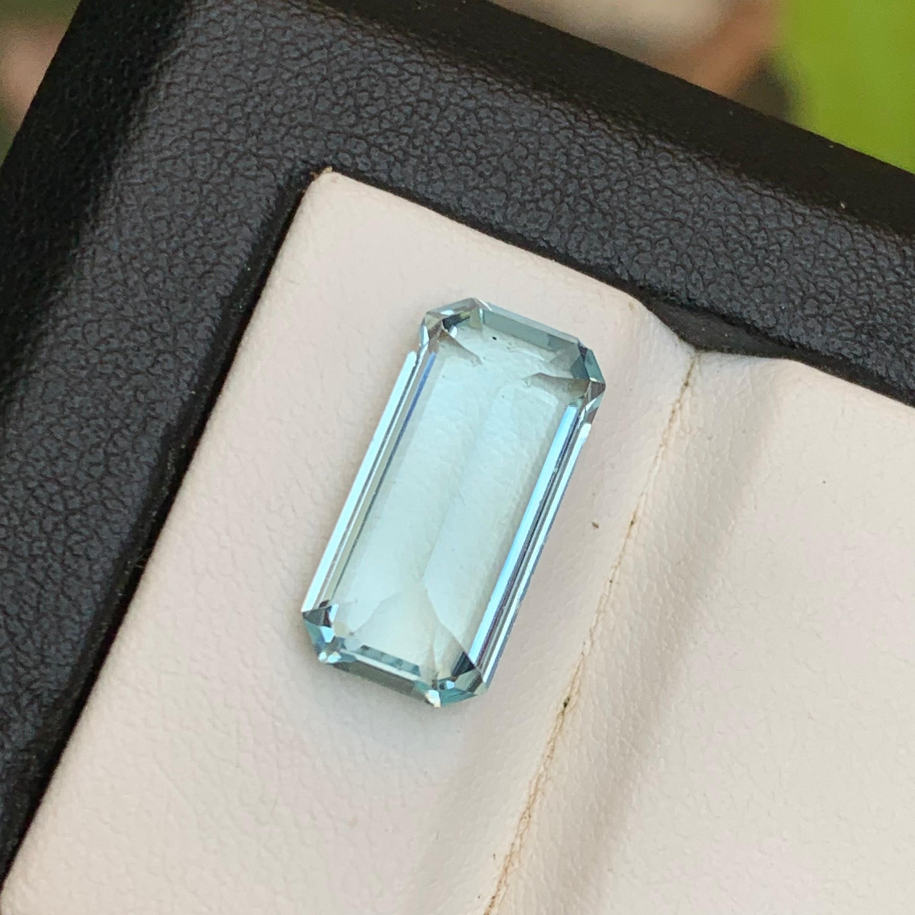 Hellblauer Aquamarin 5,85 Karat Natürlicher loser Edelstein mit Smaragdschliff für Ring im Angebot 2