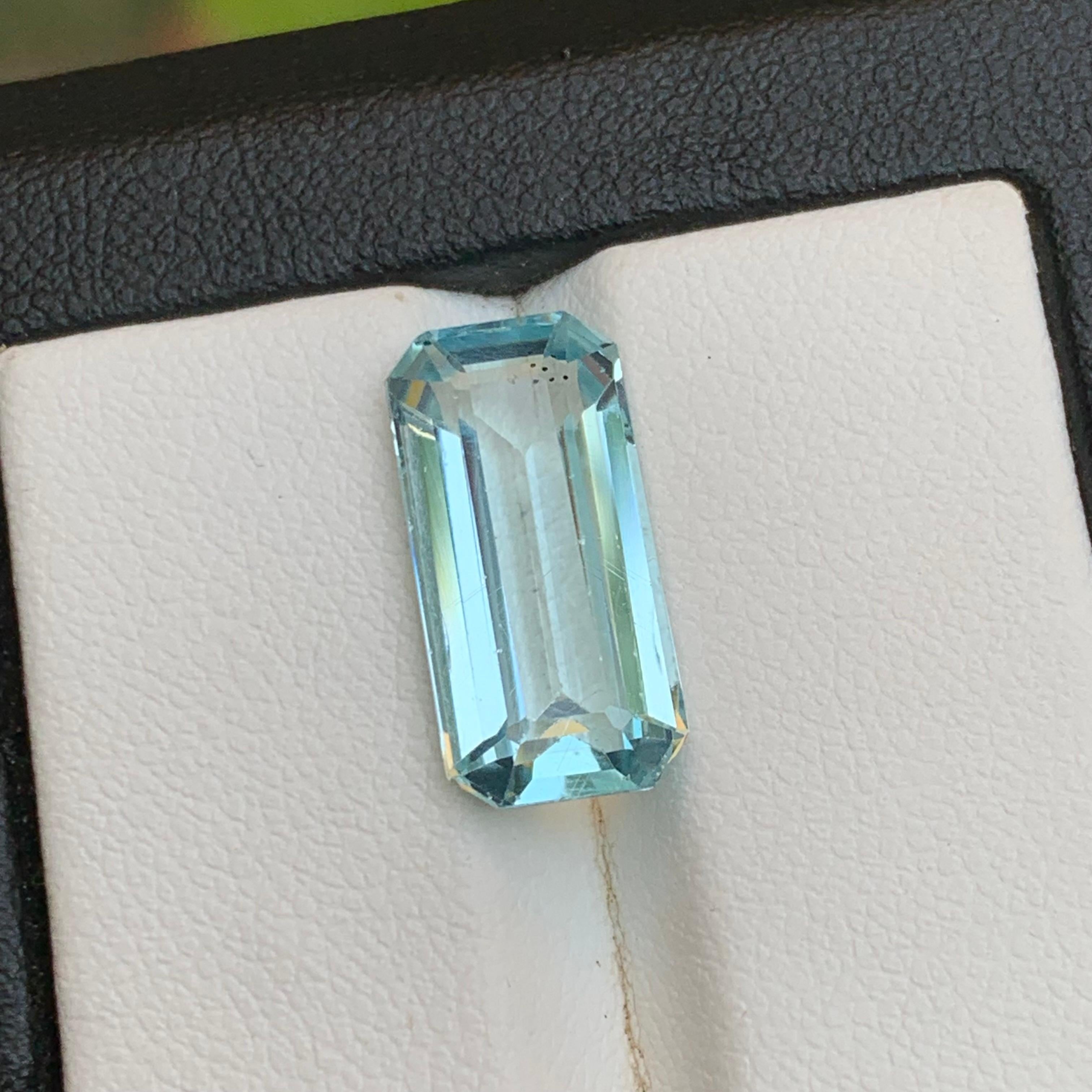 Hellblauer Aquamarin 5,85 Karat Natürlicher loser Edelstein mit Smaragdschliff für Ring im Angebot 3